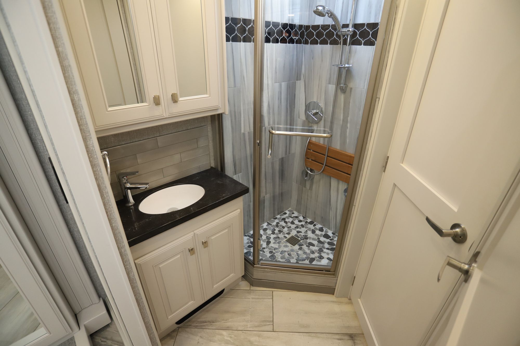 Used 2022 Fleetwood Discovery Lxe 36HQ Class A  For Sale