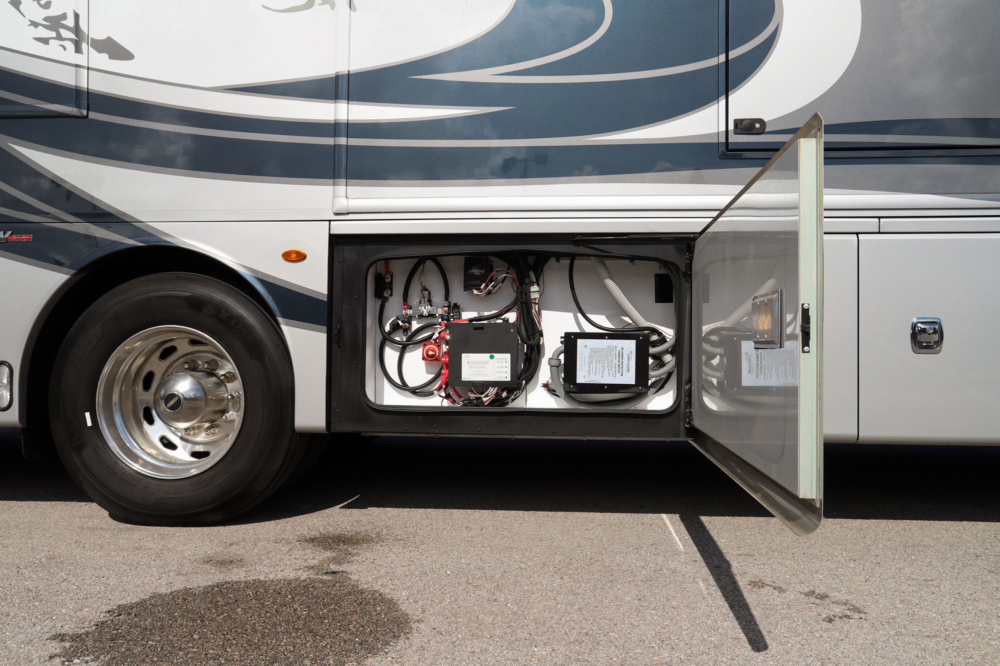 Used 2022 Fleetwood Discovery Lxe 36HQ Class A  For Sale