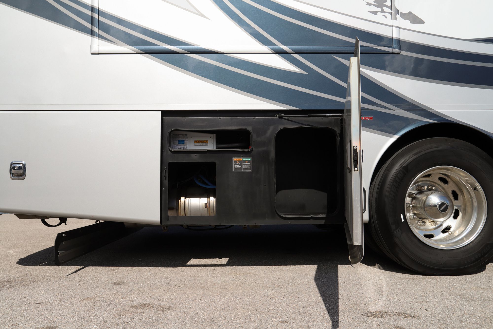 Used 2022 Fleetwood Discovery Lxe 36HQ Class A  For Sale