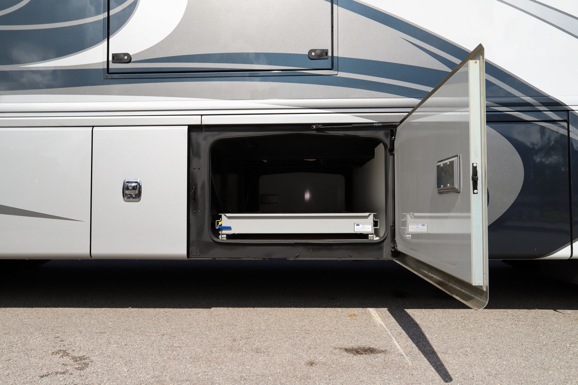 Used 2022 Fleetwood Discovery Lxe 36HQ Class A  For Sale