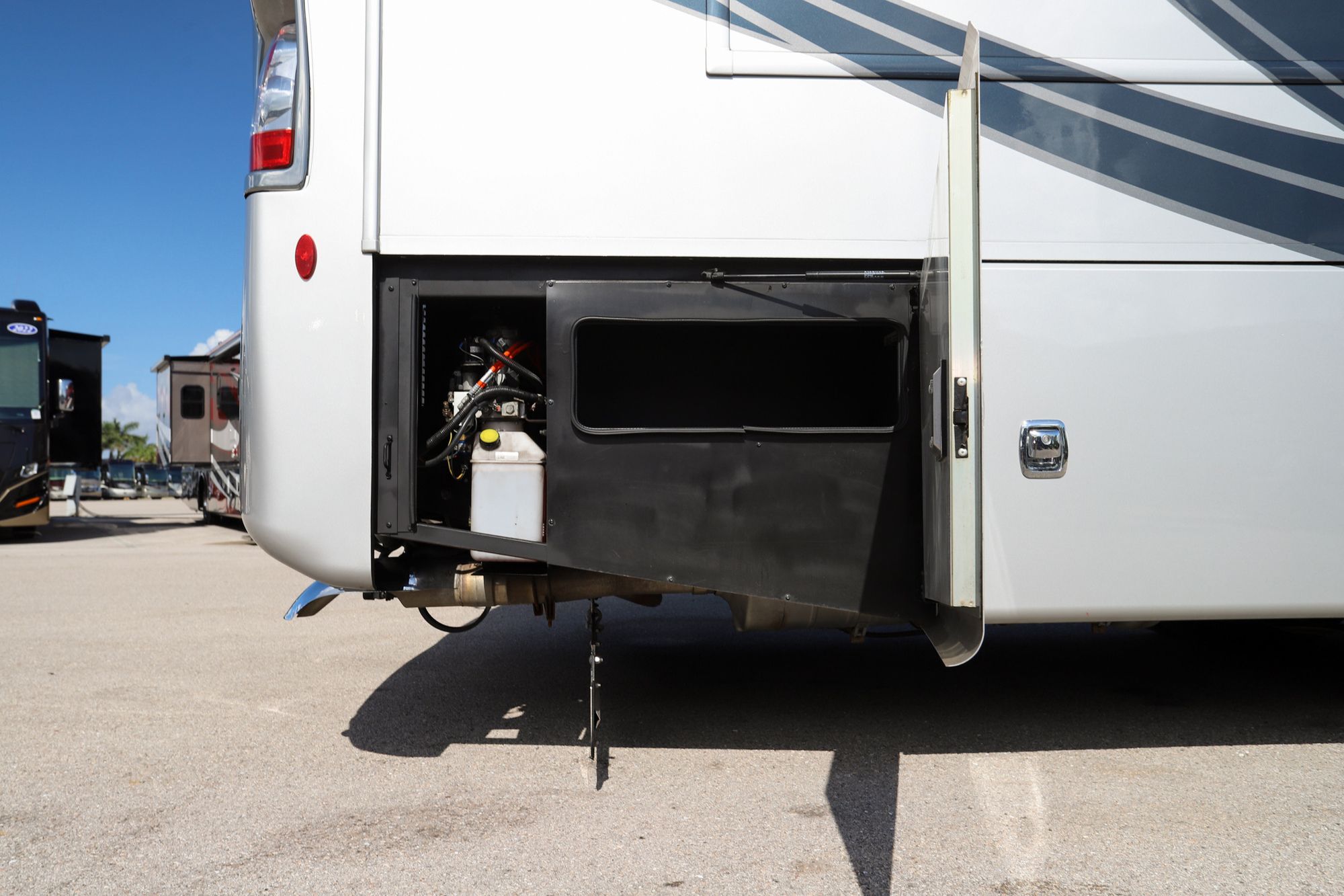 Used 2022 Fleetwood Discovery Lxe 36HQ Class A  For Sale