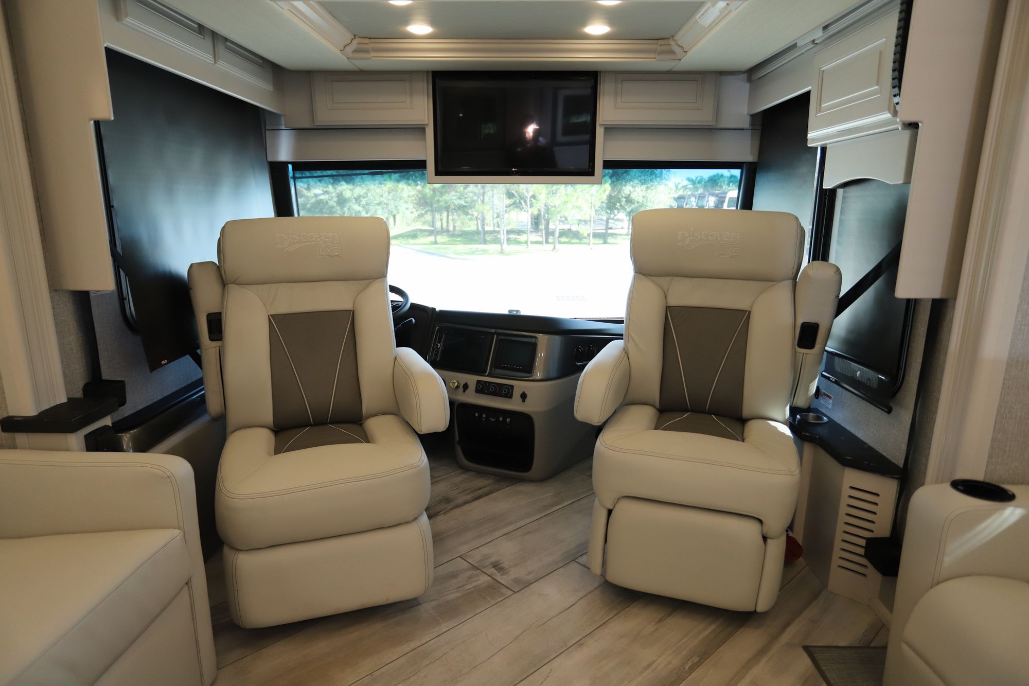 Used 2022 Fleetwood Discovery Lxe 36HQ Class A  For Sale