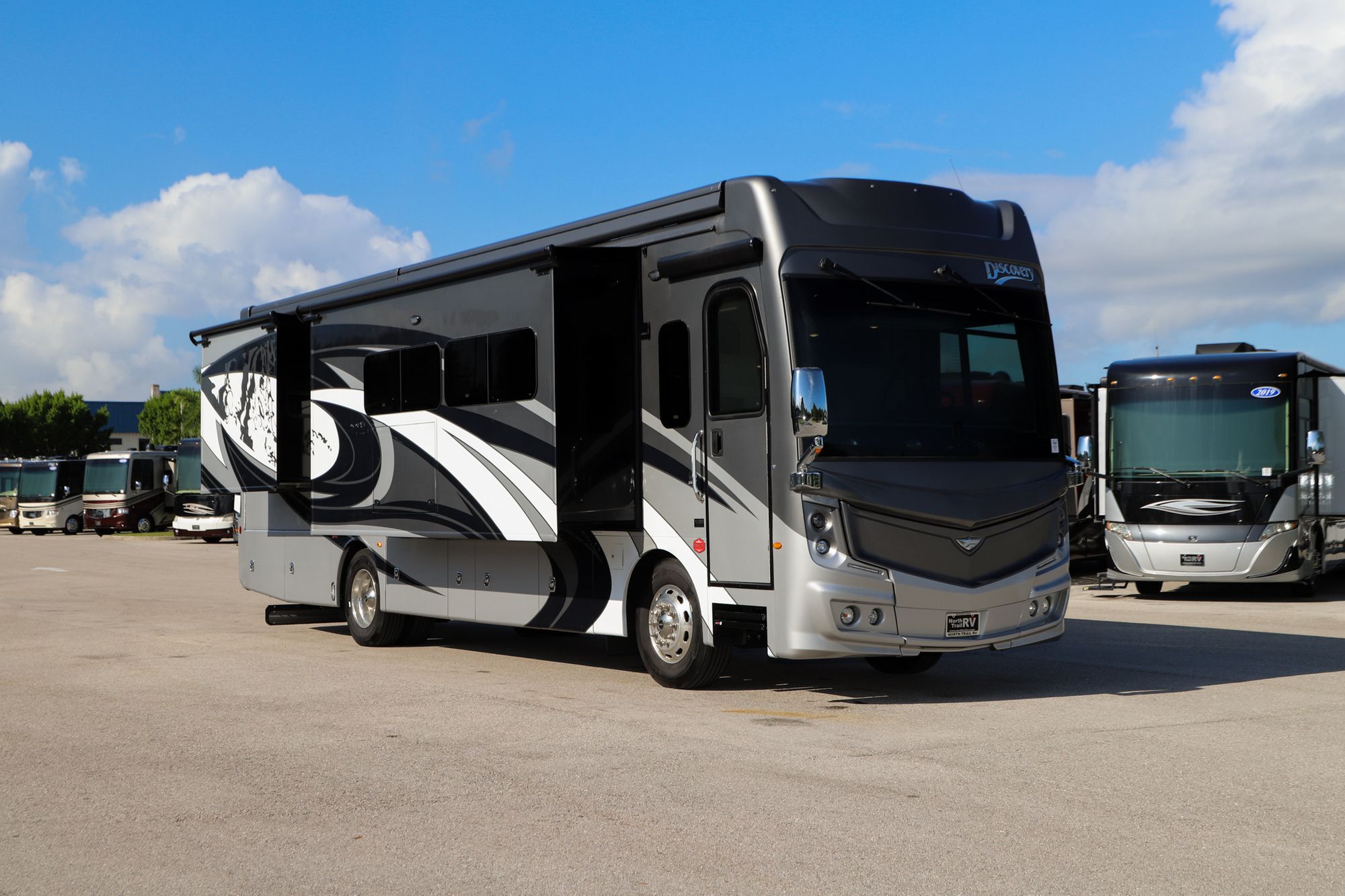 Used 2022 Fleetwood Discovery Lxe 36HQ Class A  For Sale