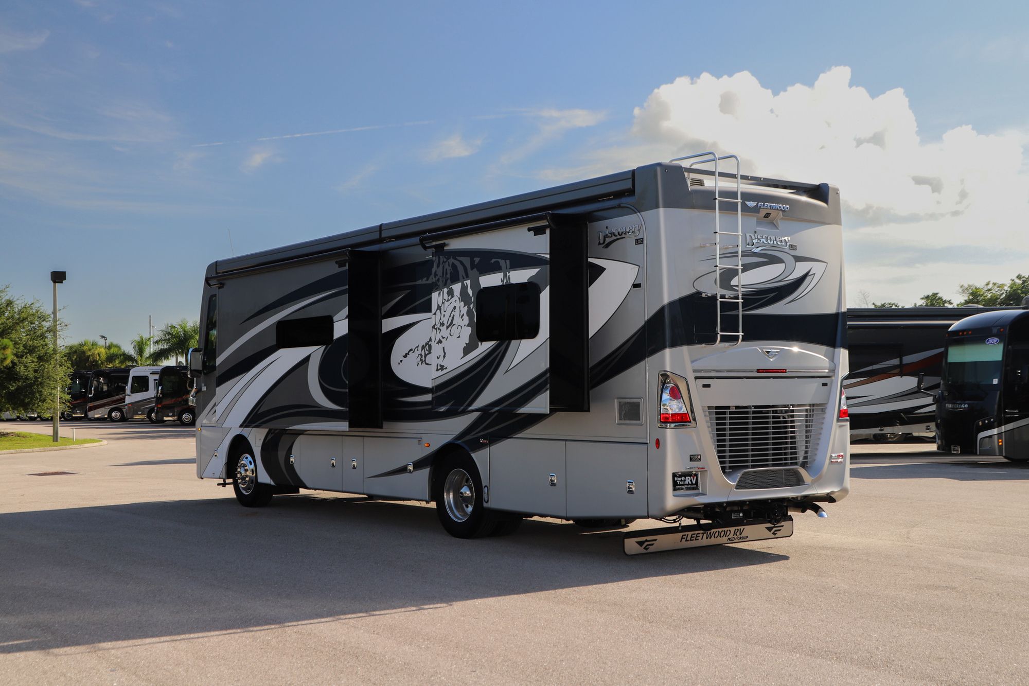 Used 2022 Fleetwood Discovery Lxe 36HQ Class A  For Sale