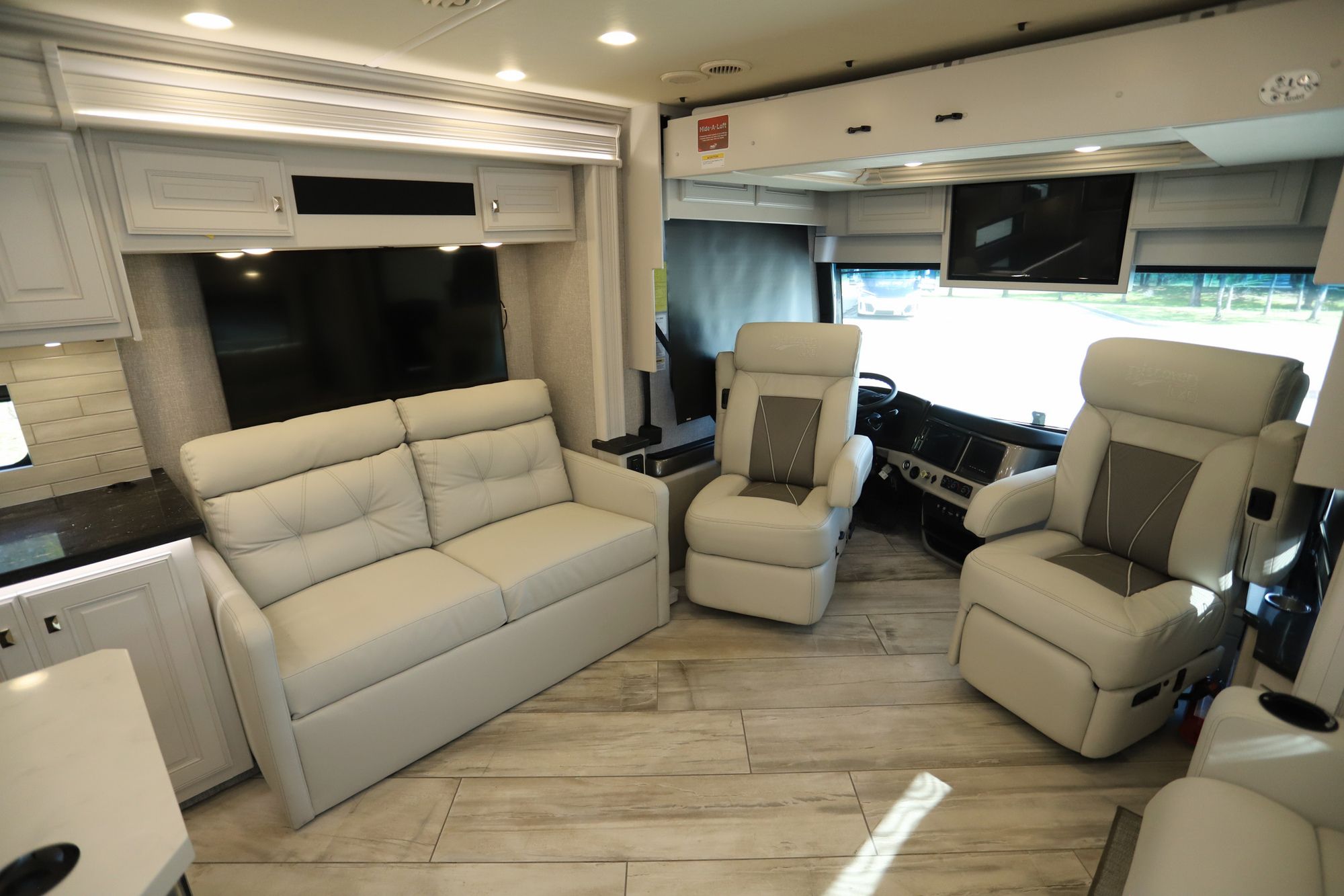 Used 2022 Fleetwood Discovery Lxe 36HQ Class A  For Sale