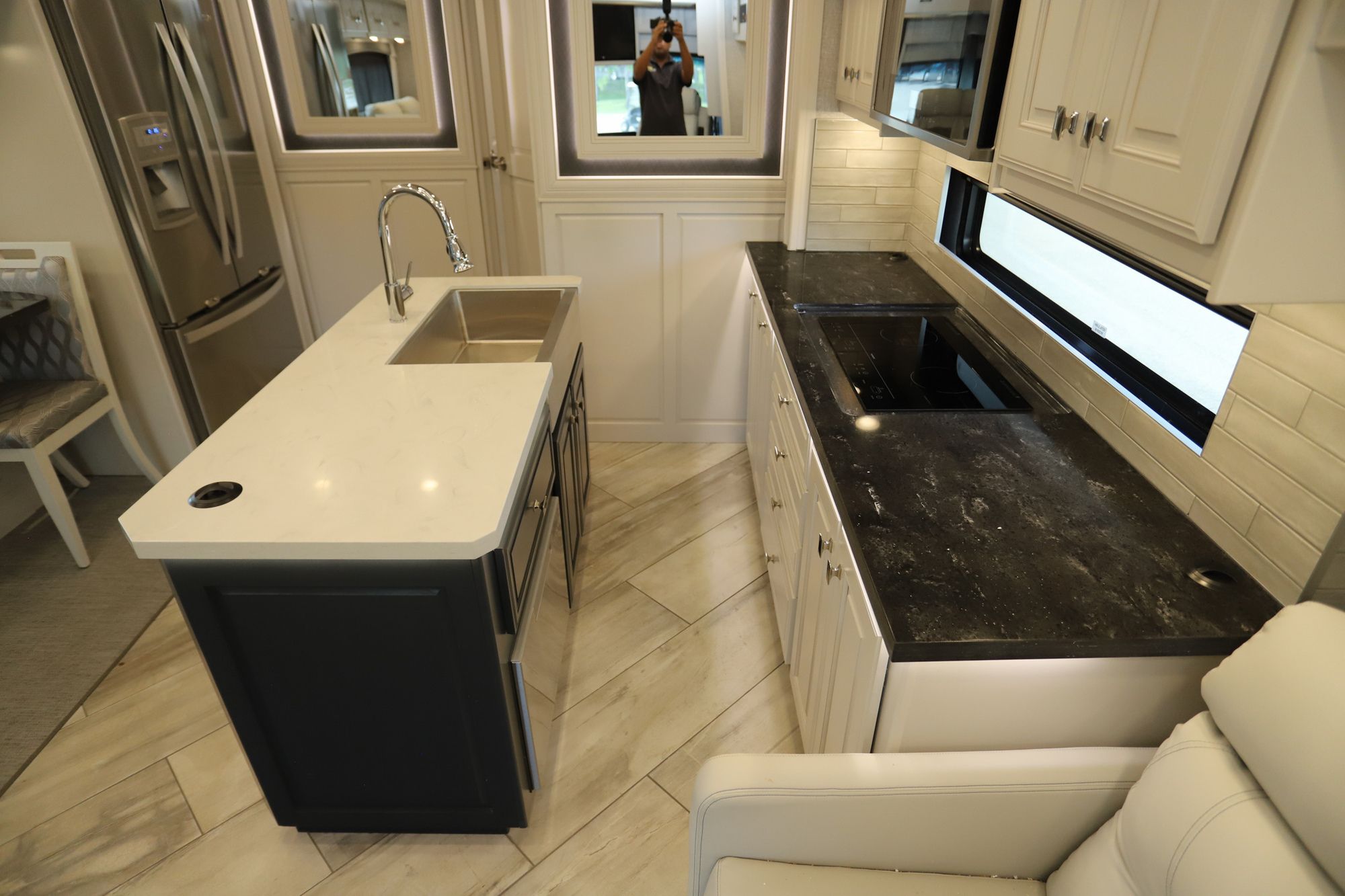 Used 2022 Fleetwood Discovery Lxe 36HQ Class A  For Sale
