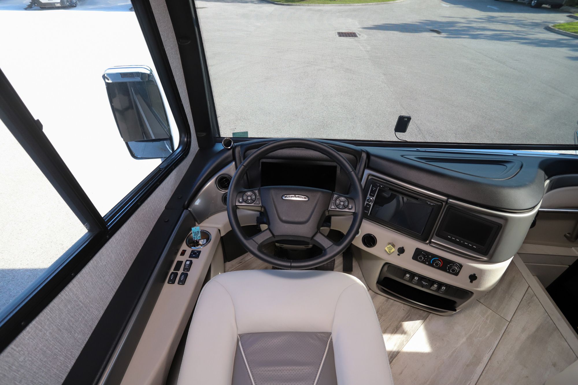 Used 2022 Fleetwood Discovery Lxe 36HQ Class A  For Sale