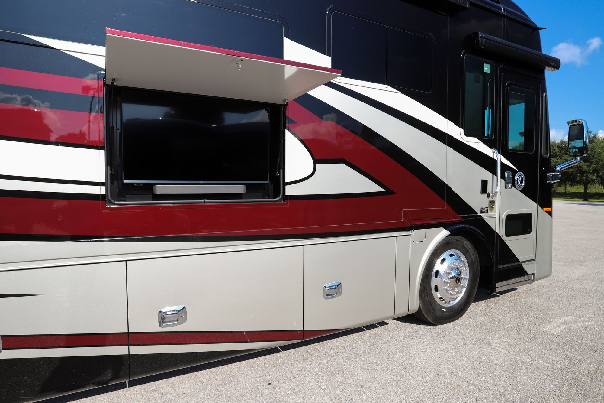 New 2023 Tiffin Motor Homes Phaeton 37BH Class A  For Sale