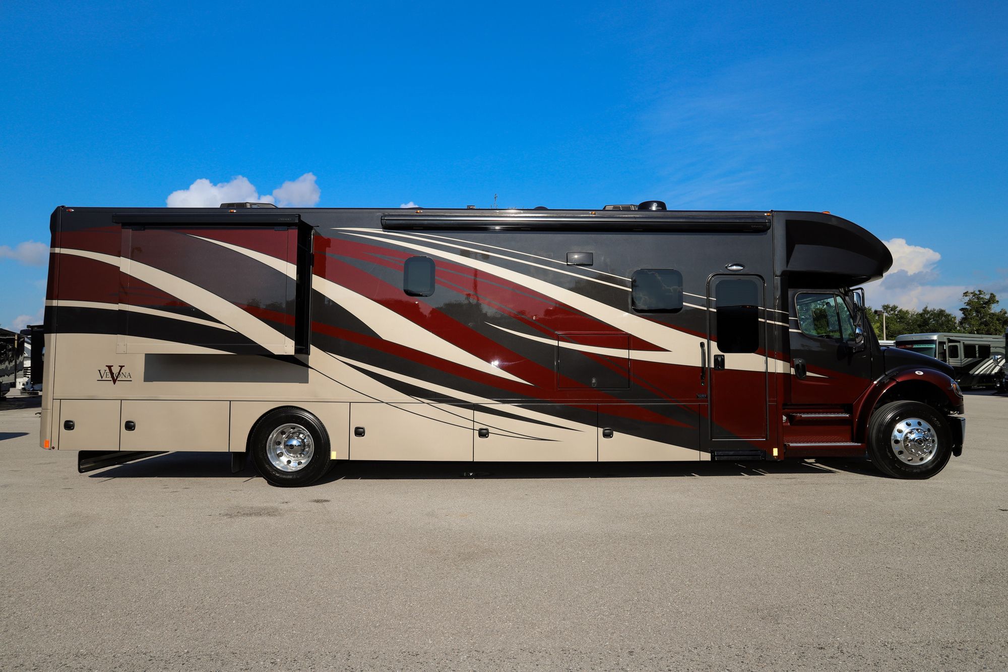 New 2023 Renegade Rv Verona 40VRB Super C  For Sale