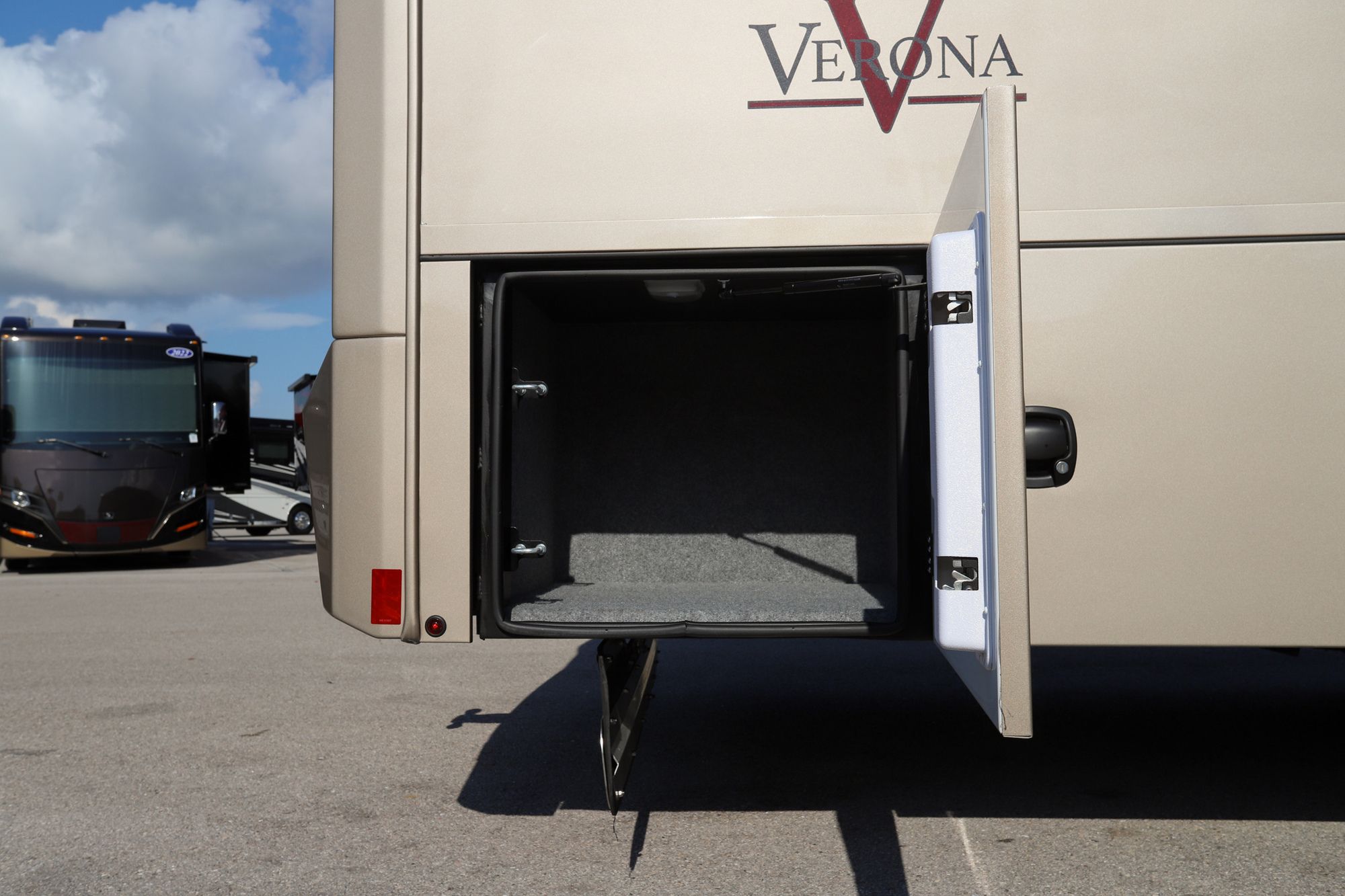 New 2023 Renegade Rv Verona 40VRB Super C  For Sale