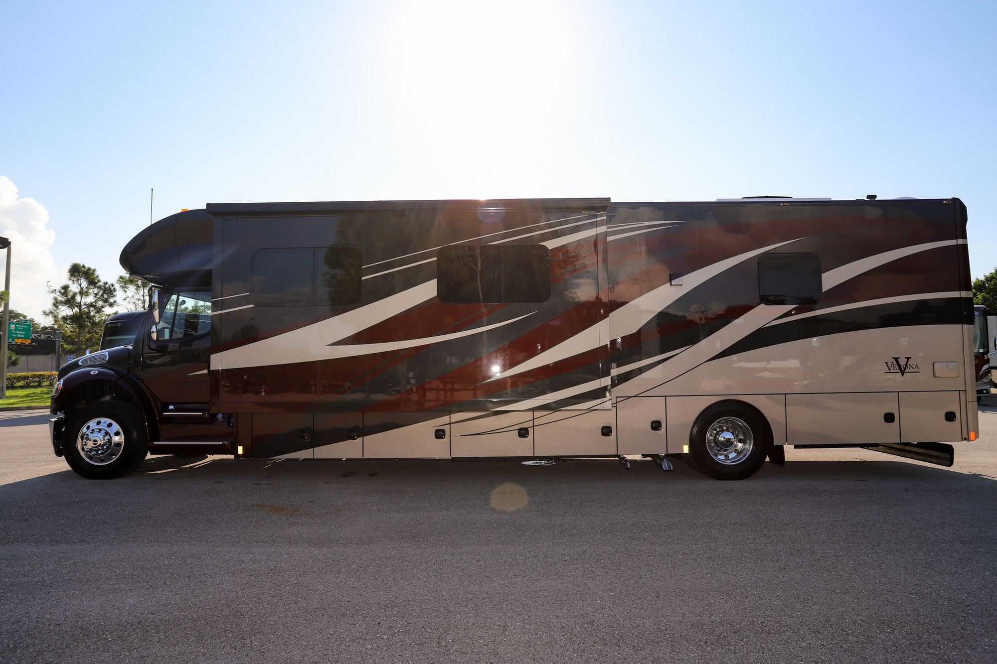 New 2023 Renegade Rv Verona 40VRB Super C  For Sale