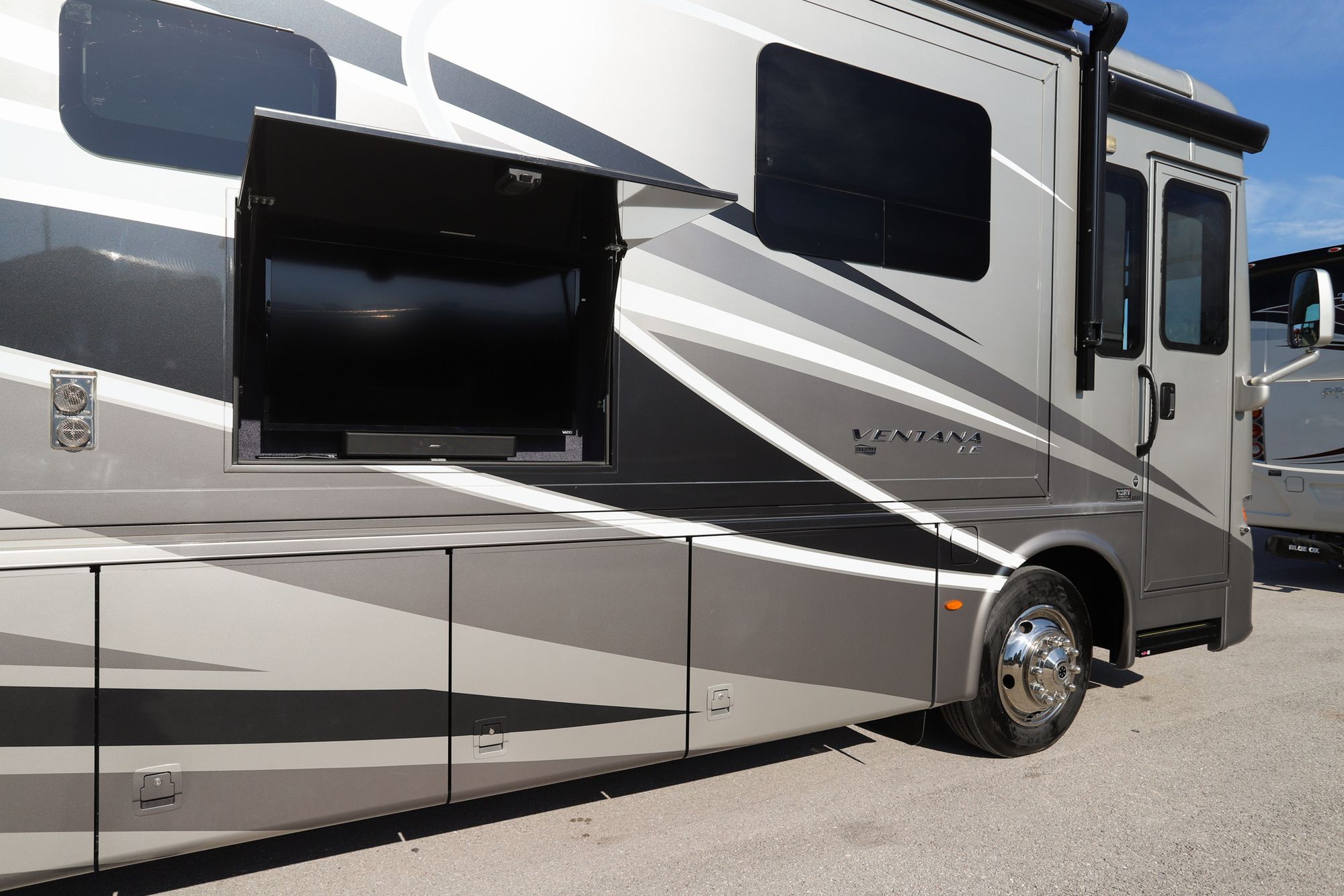 Used 2019 Newmar Ventana Le 4045 Class A  For Sale