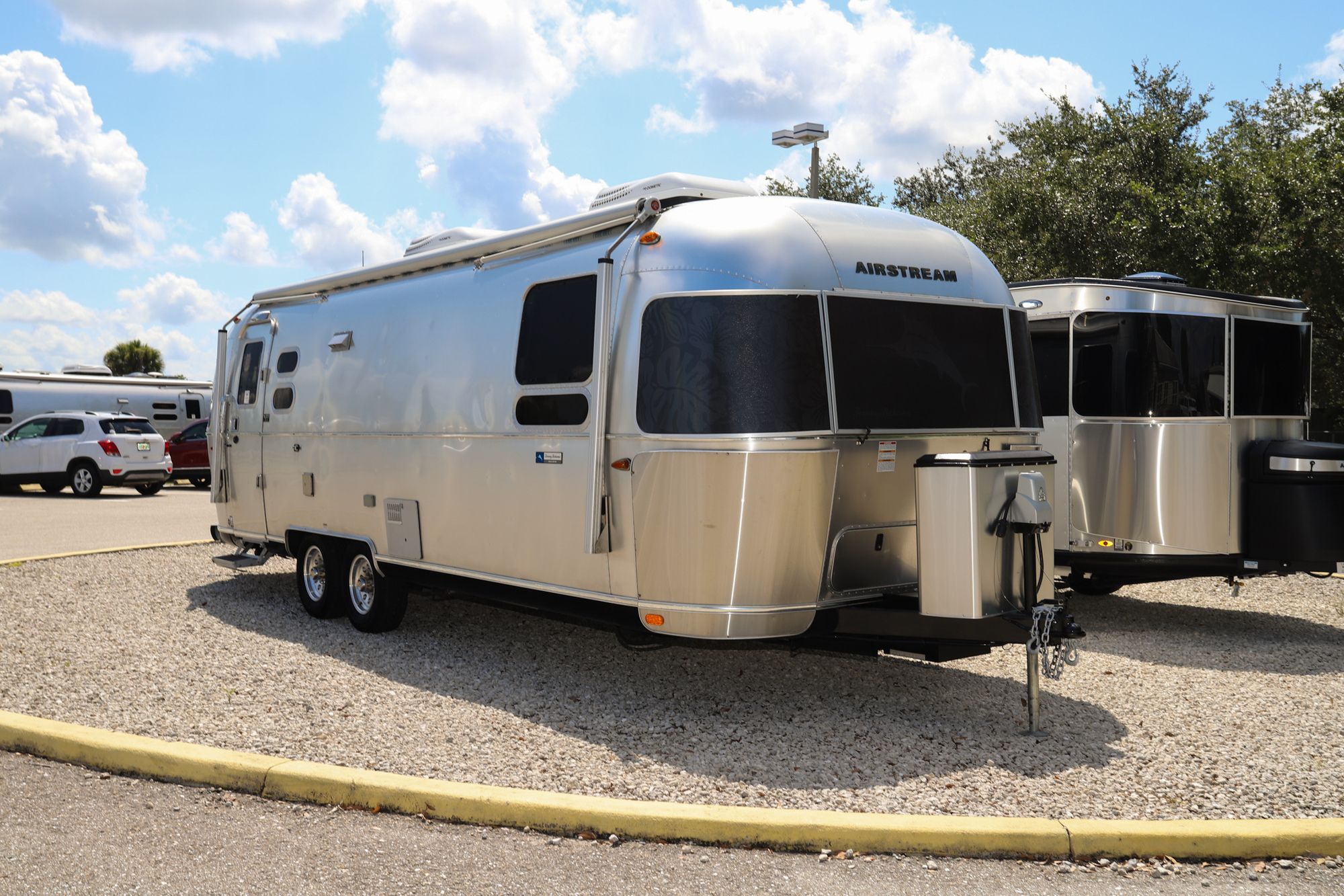 Used 2019 Airstream Tommy Bahama 27FB Travel Trailer  For Sale