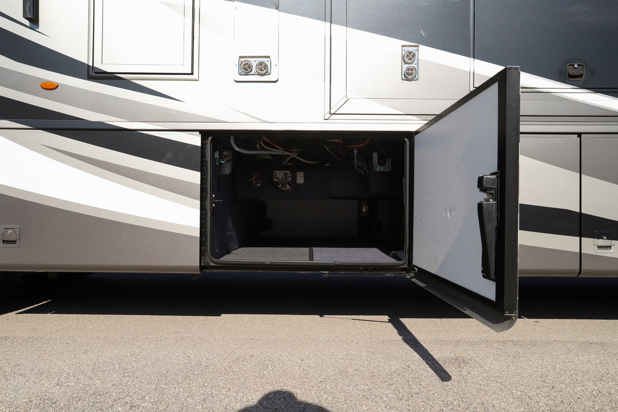 Used 2019 Newmar Ventana Le 4045 Class A  For Sale