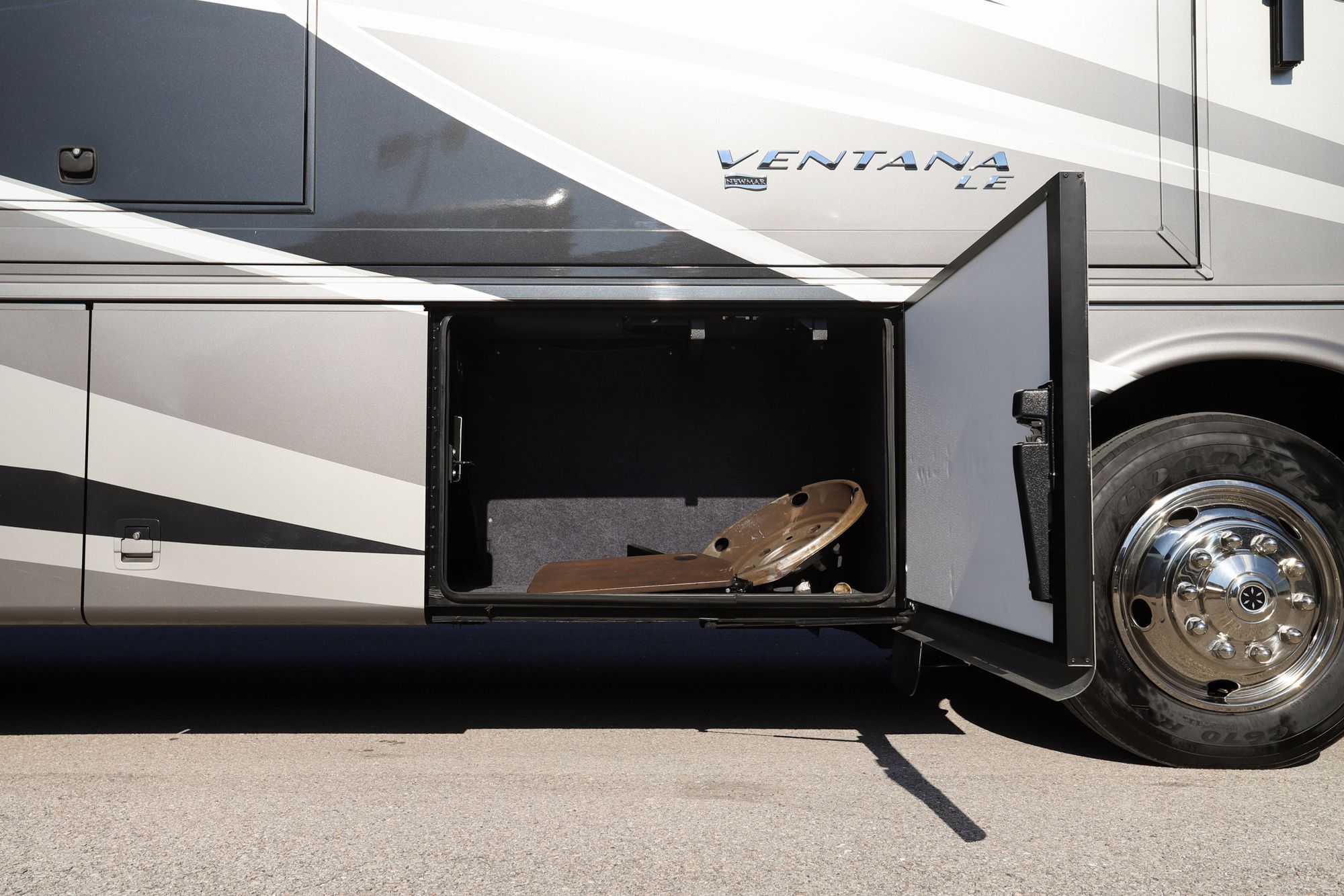 Used 2019 Newmar Ventana Le 4045 Class A  For Sale