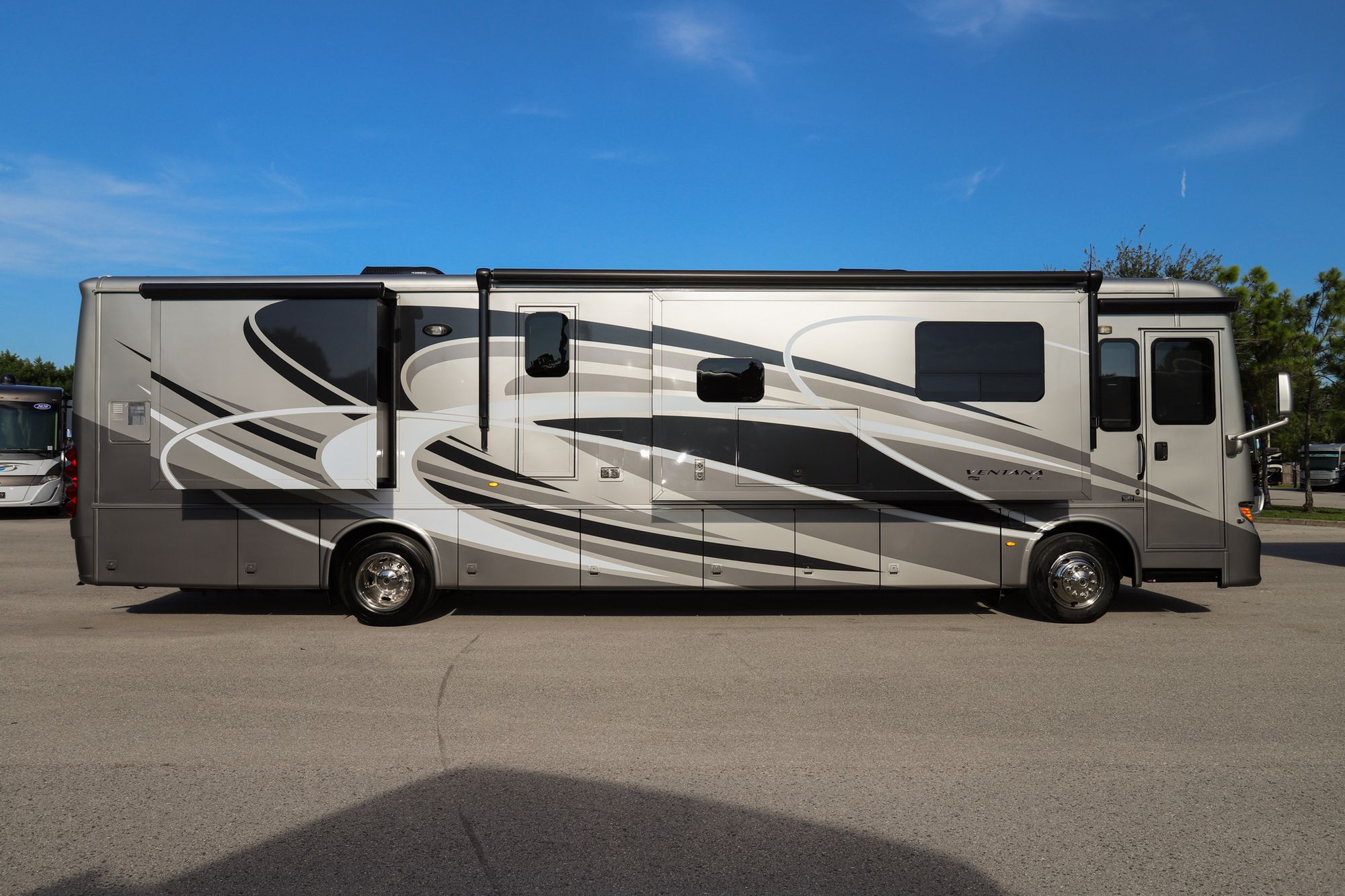 Used 2019 Newmar Ventana Le 4045 Class A  For Sale