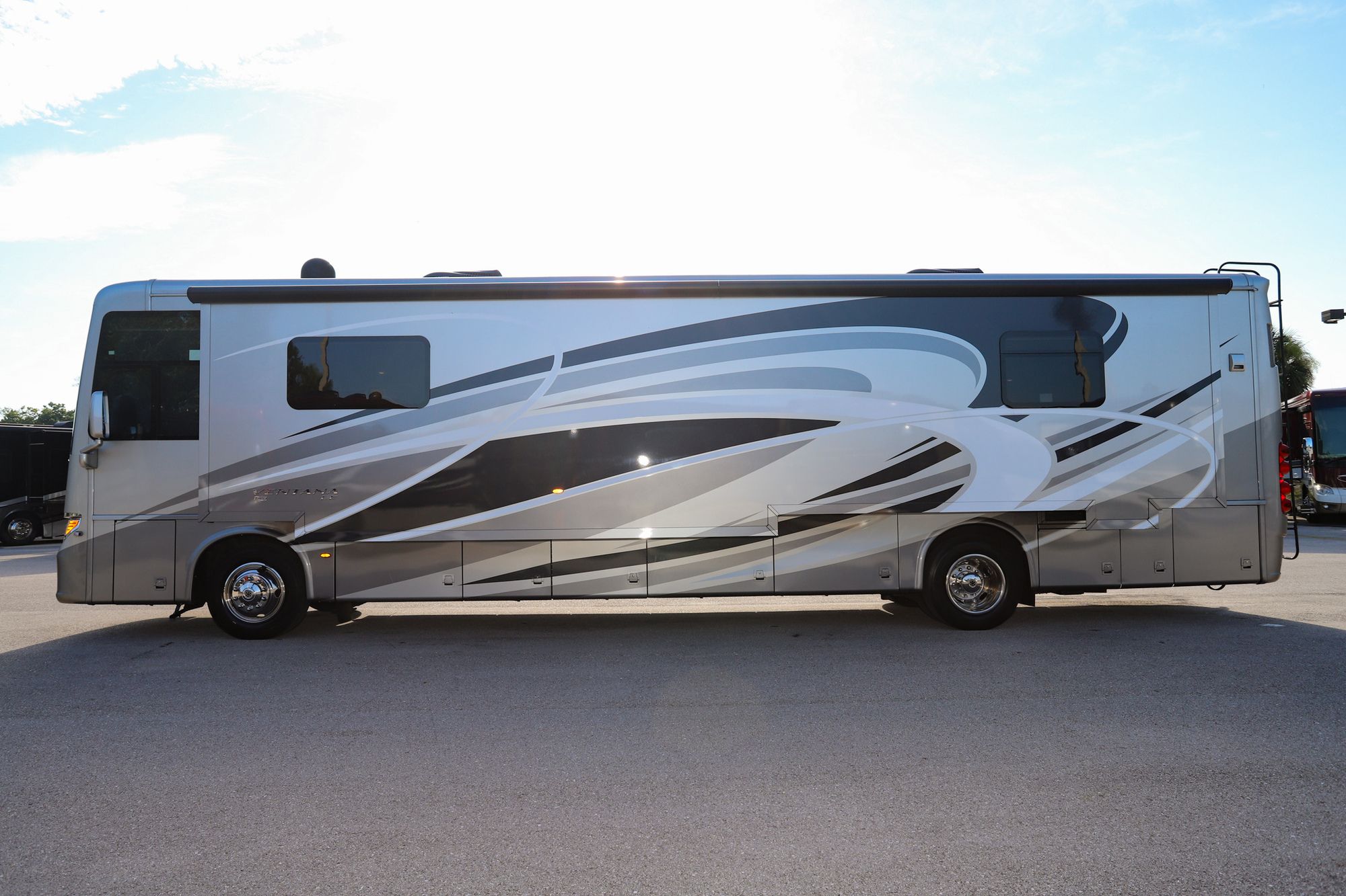 Used 2019 Newmar Ventana Le 4045 Class A  For Sale