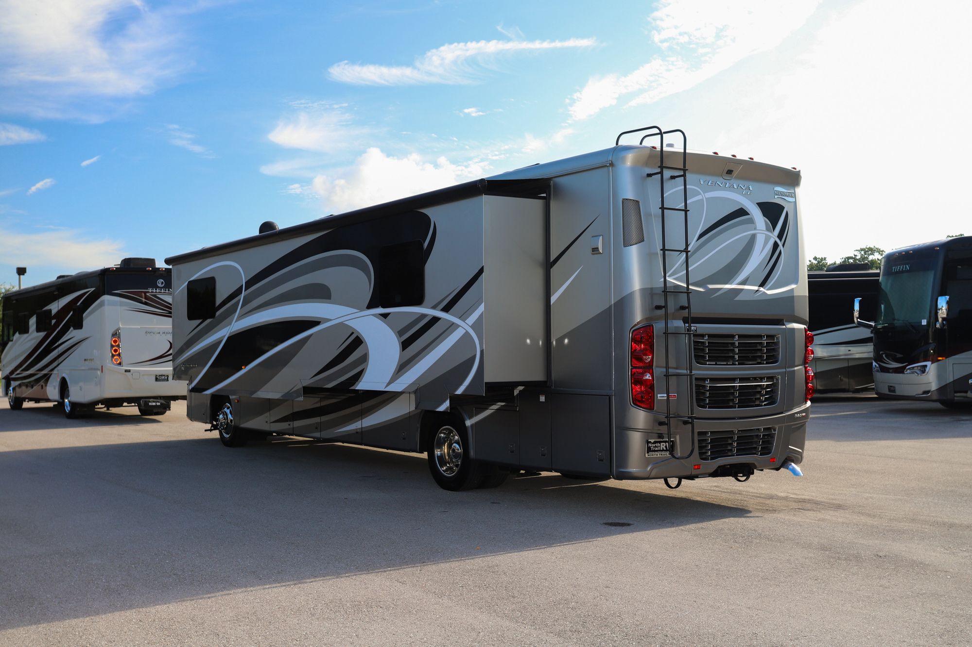 Used 2019 Newmar Ventana Le 4045 Class A  For Sale