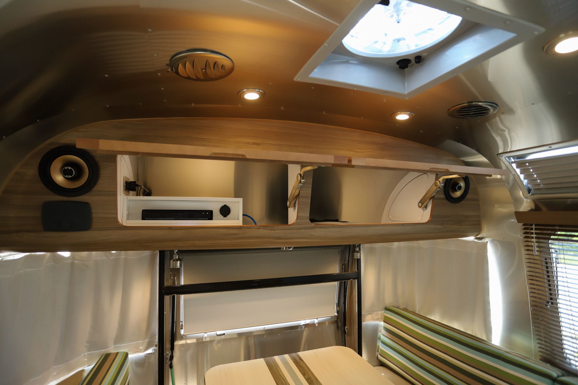 Used 2019 Airstream Tommy Bahama 27FB Travel Trailer  For Sale