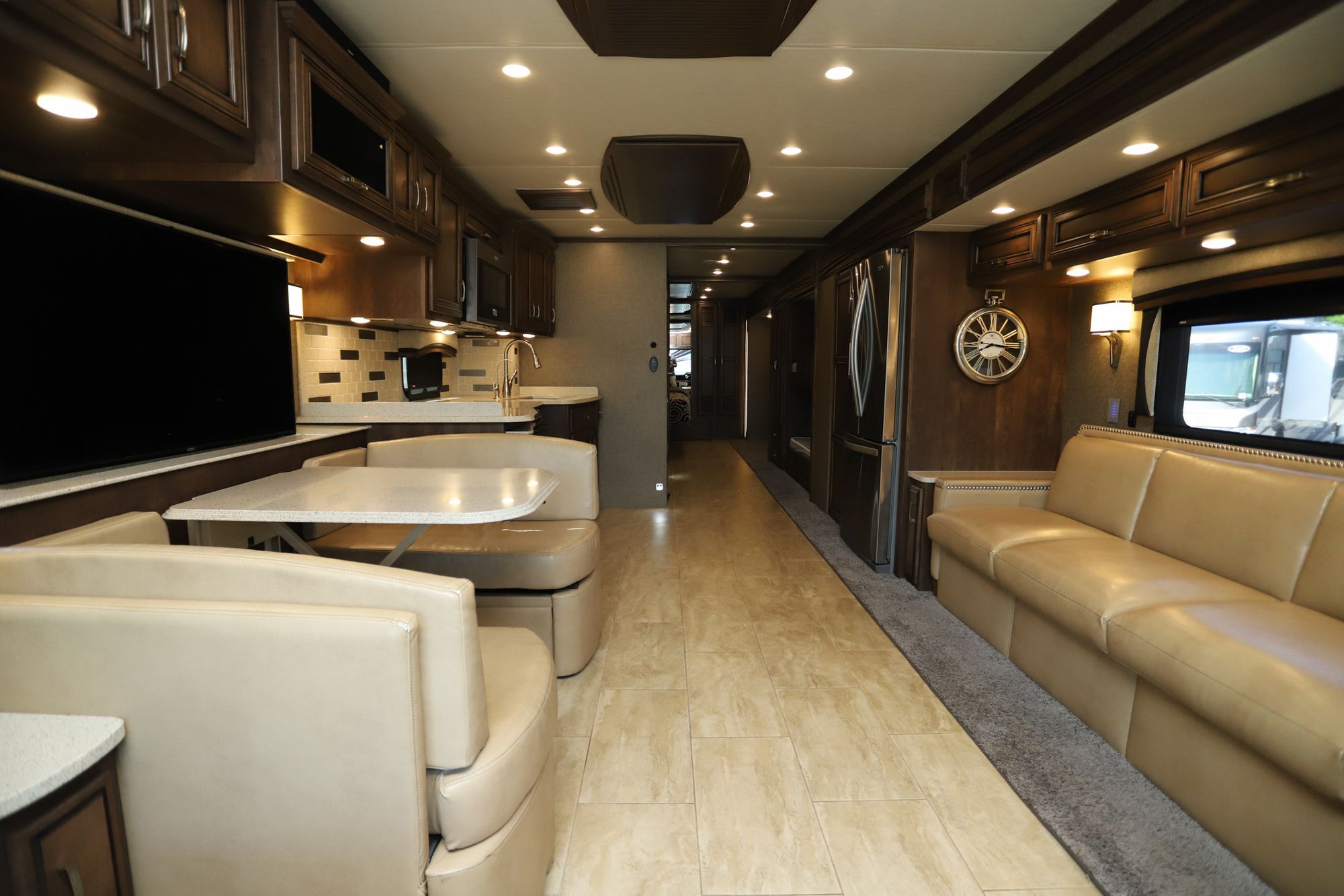 Used 2019 Newmar Ventana Le 4045 Class A  For Sale