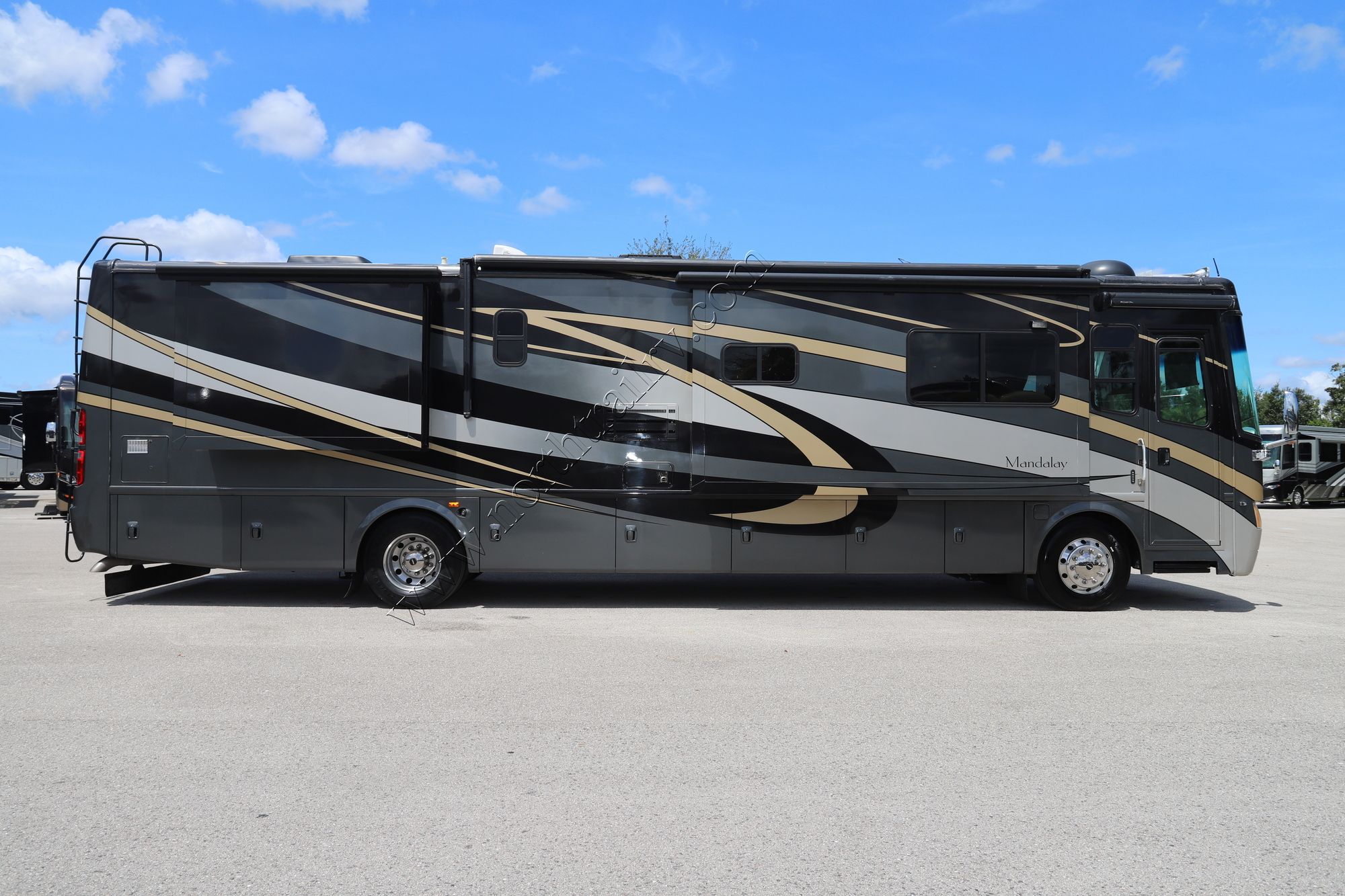 Used 2006 Four Winds Mandalay 40G Class A  For Sale