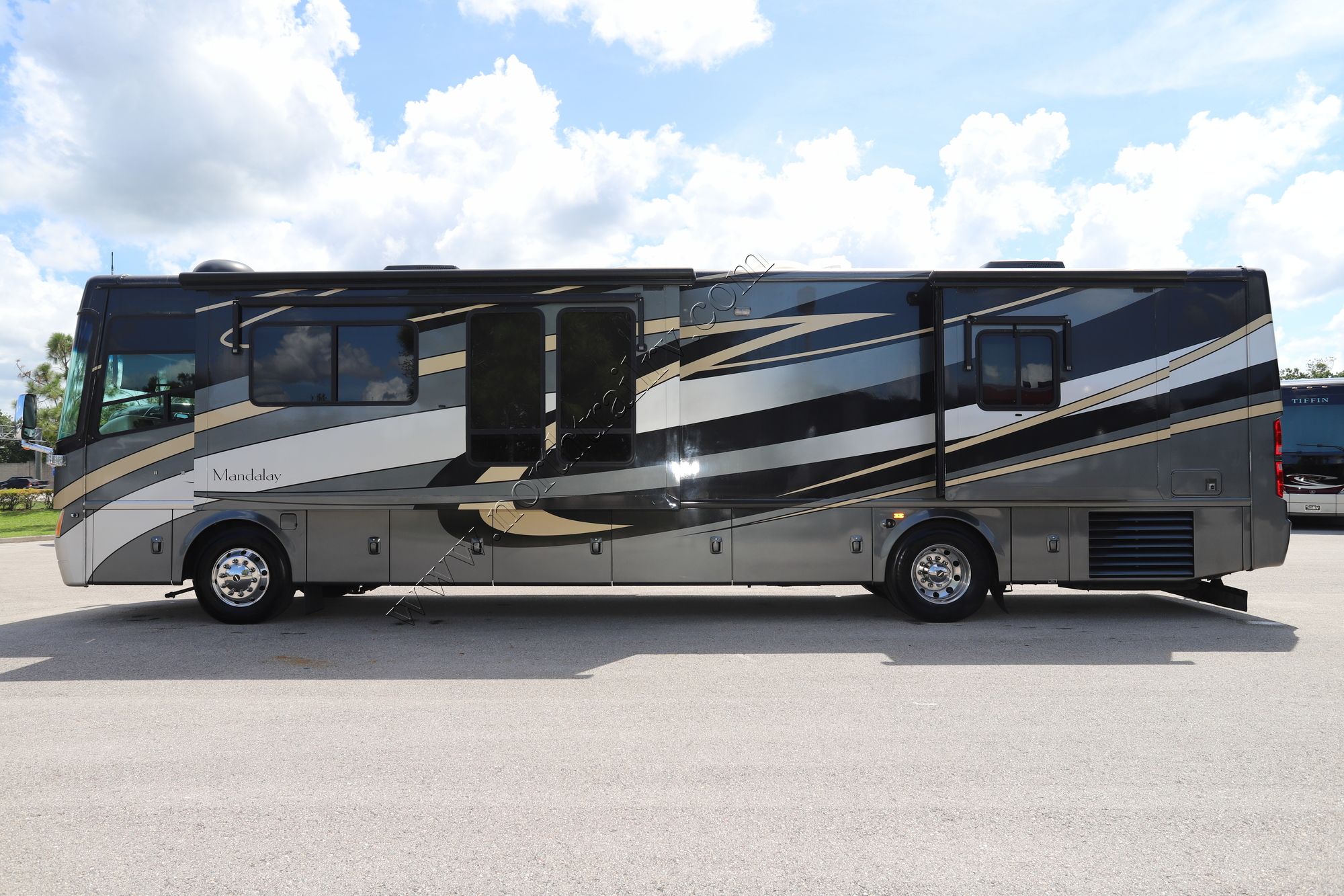 Used 2006 Four Winds Mandalay 40G Class A  For Sale