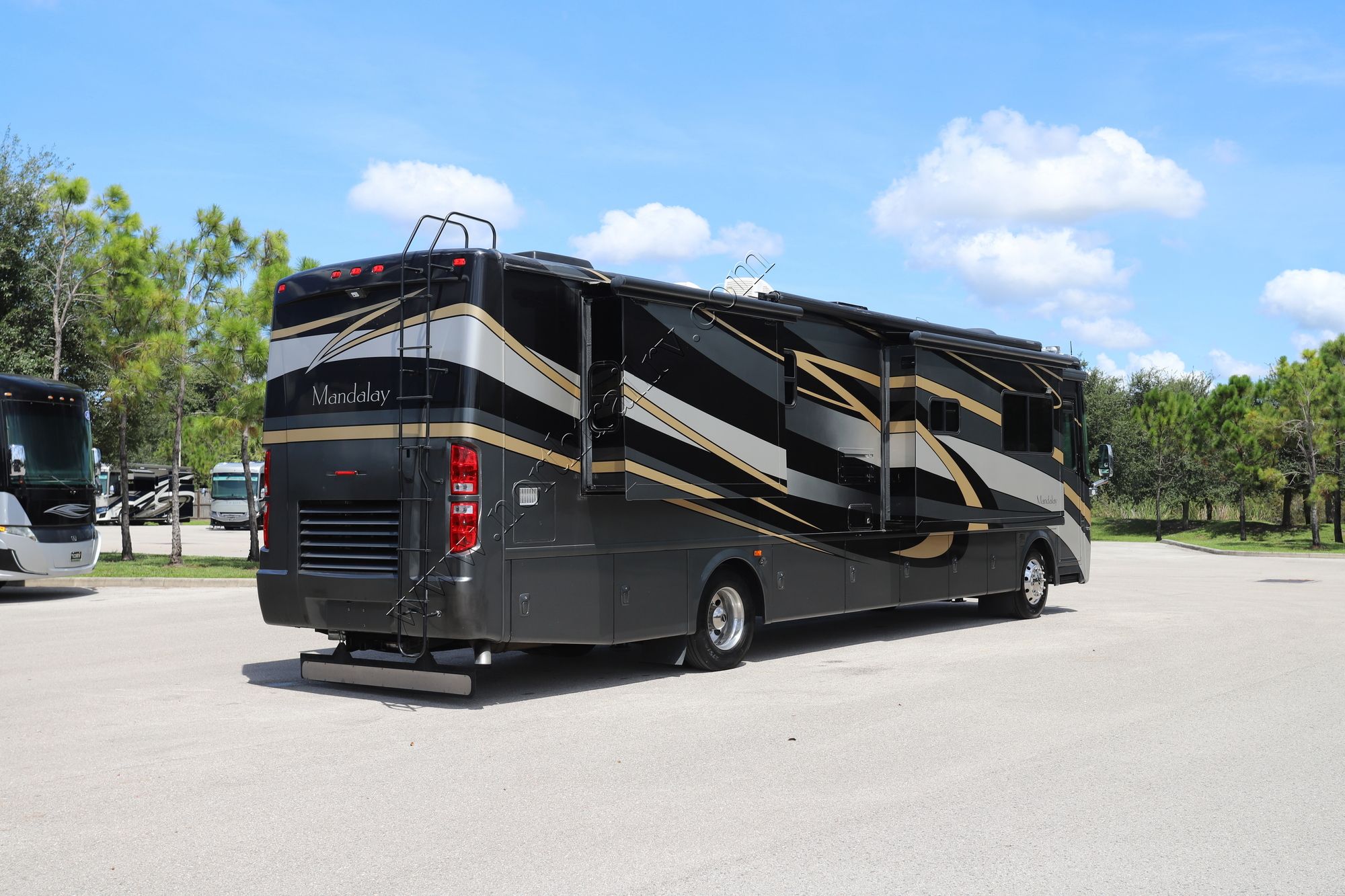 Used 2006 Four Winds Mandalay 40G Class A  For Sale