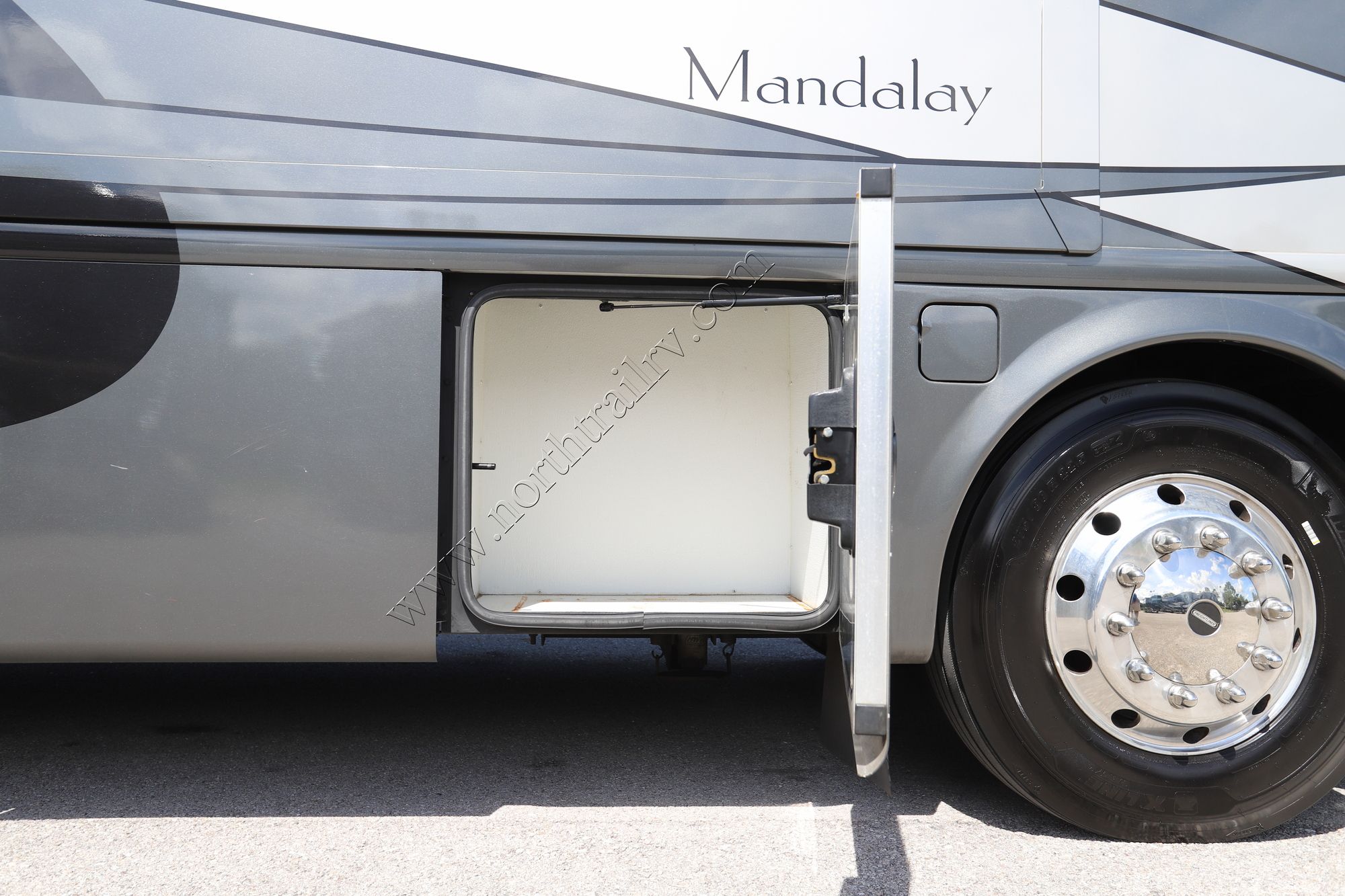 Used 2006 Four Winds Mandalay 40G Class A  For Sale