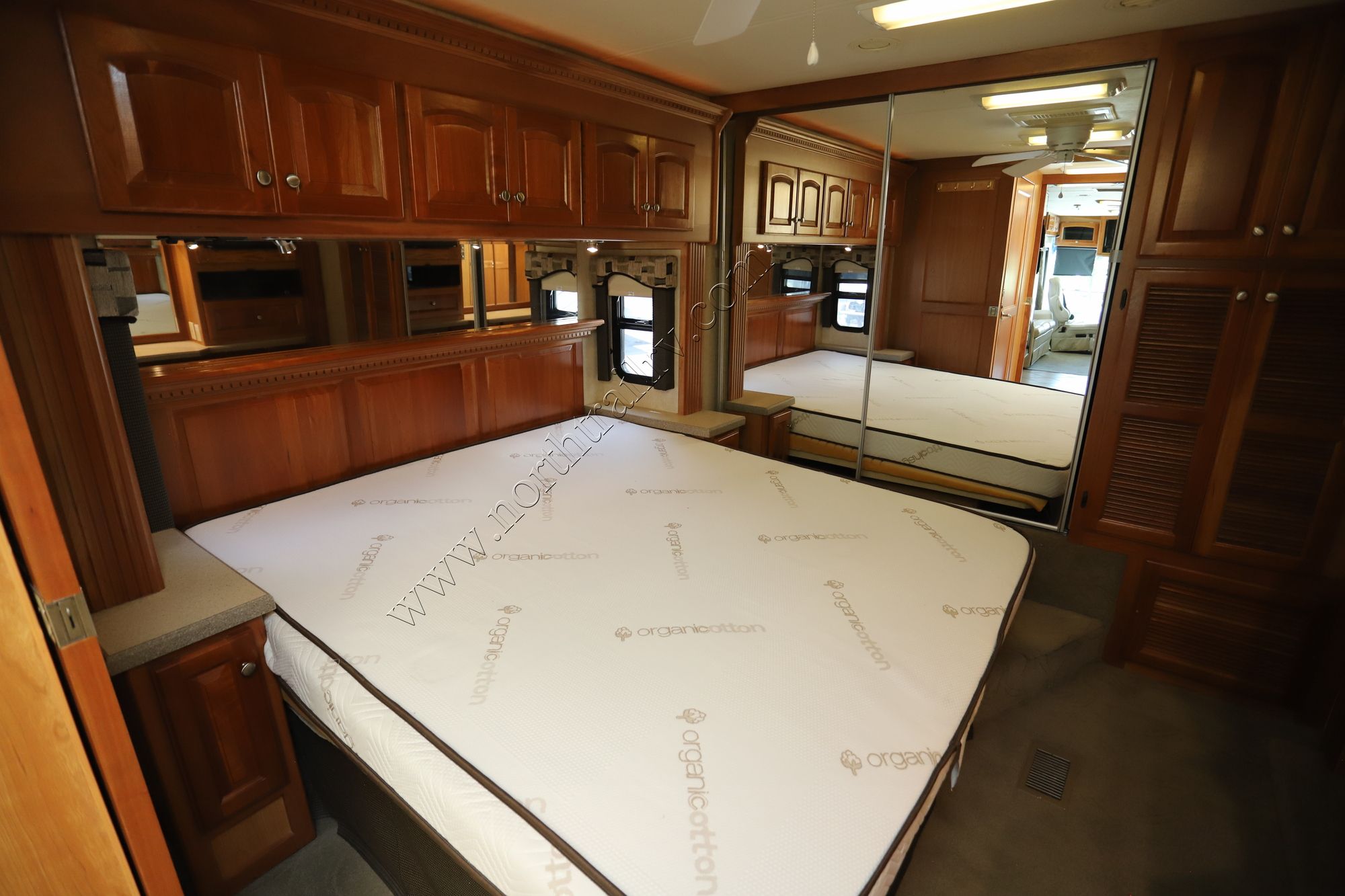 Used 2006 Four Winds Mandalay 40G Class A  For Sale