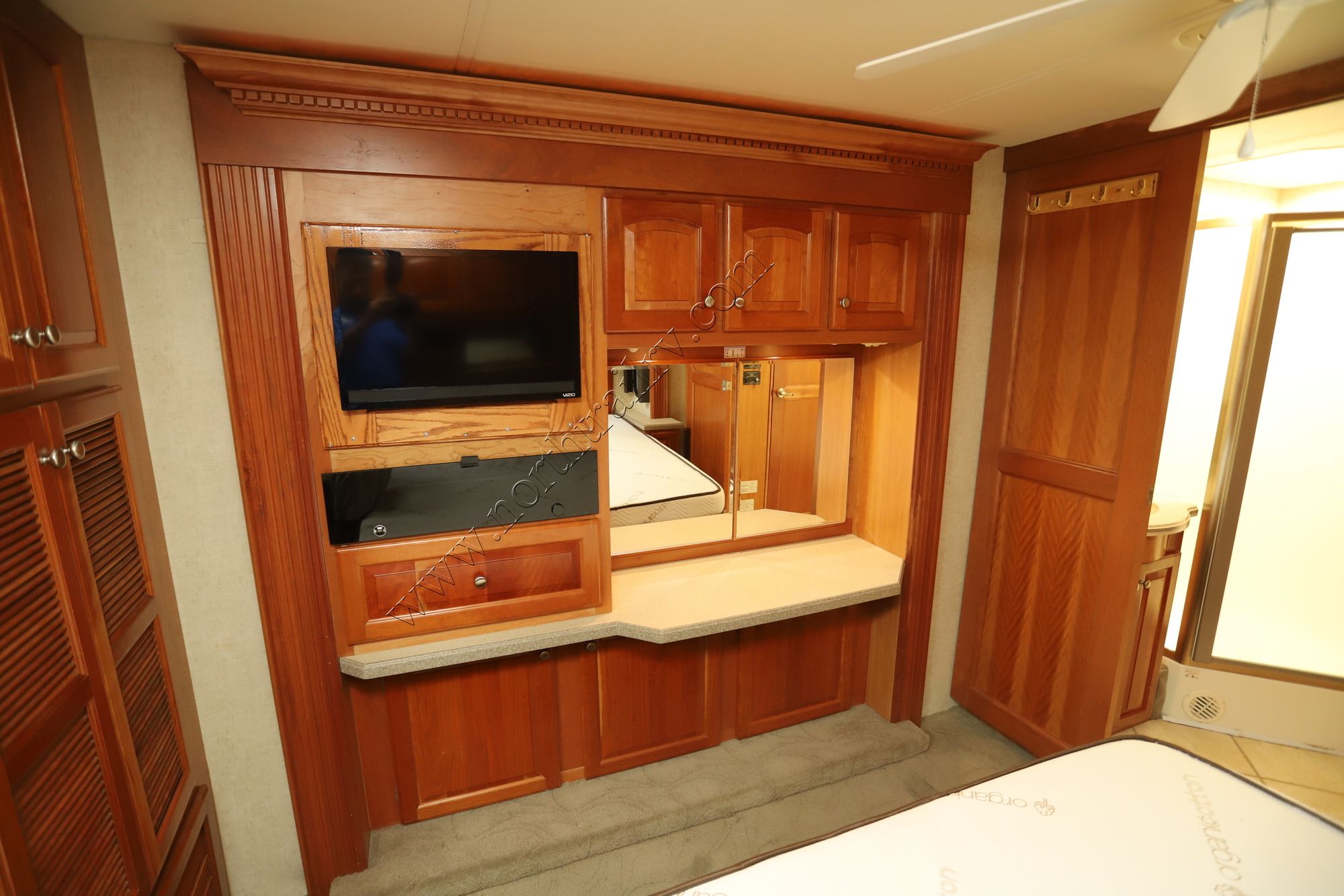 Used 2006 Four Winds Mandalay 40G Class A  For Sale