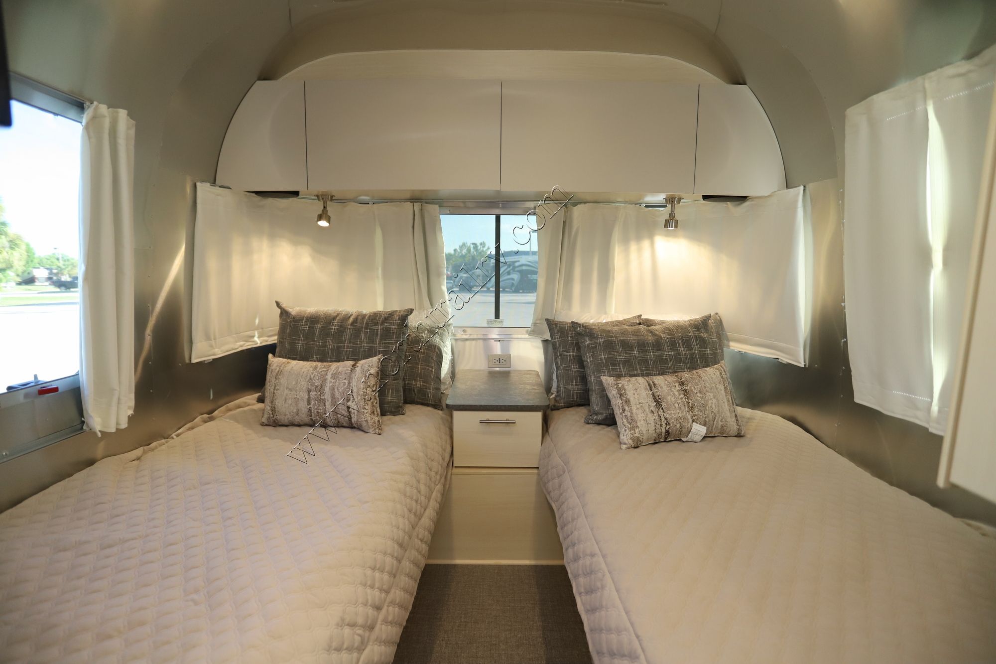 New 2023 Airstream Flying Cloud 23FB Travel Trailer  For Sale