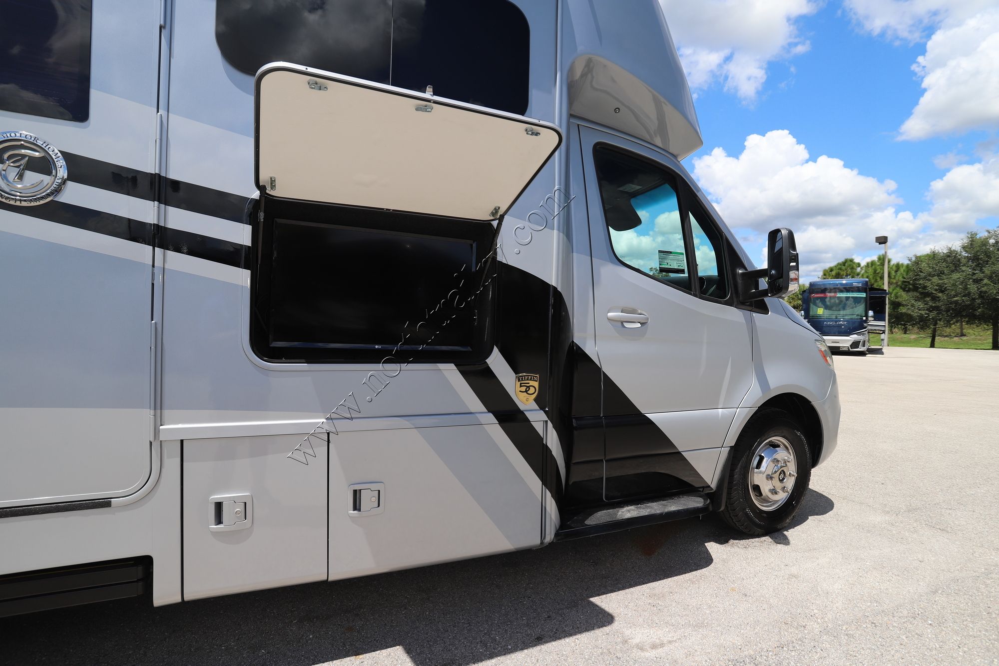 New 2023 Tiffin Motor Homes Wayfarer 25JW Class C  For Sale