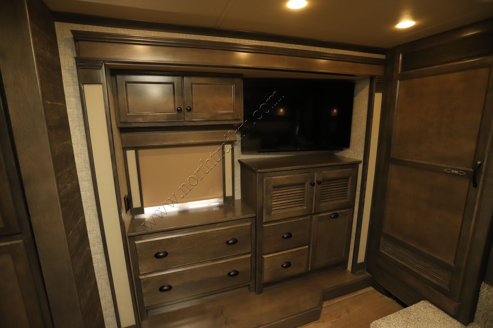 New 2023 Tiffin Motor Homes Allegro Red 33AA Class A  For Sale