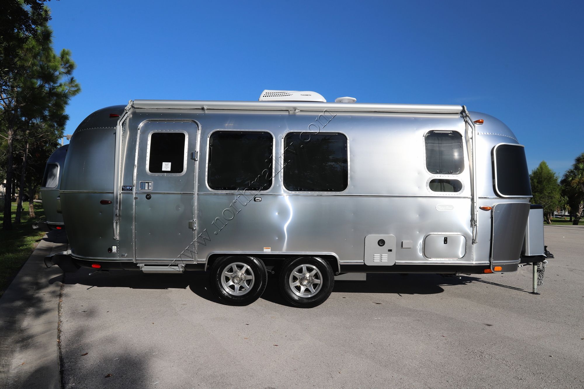 New 2023 Airstream Flying Cloud 23FB Travel Trailer  For Sale