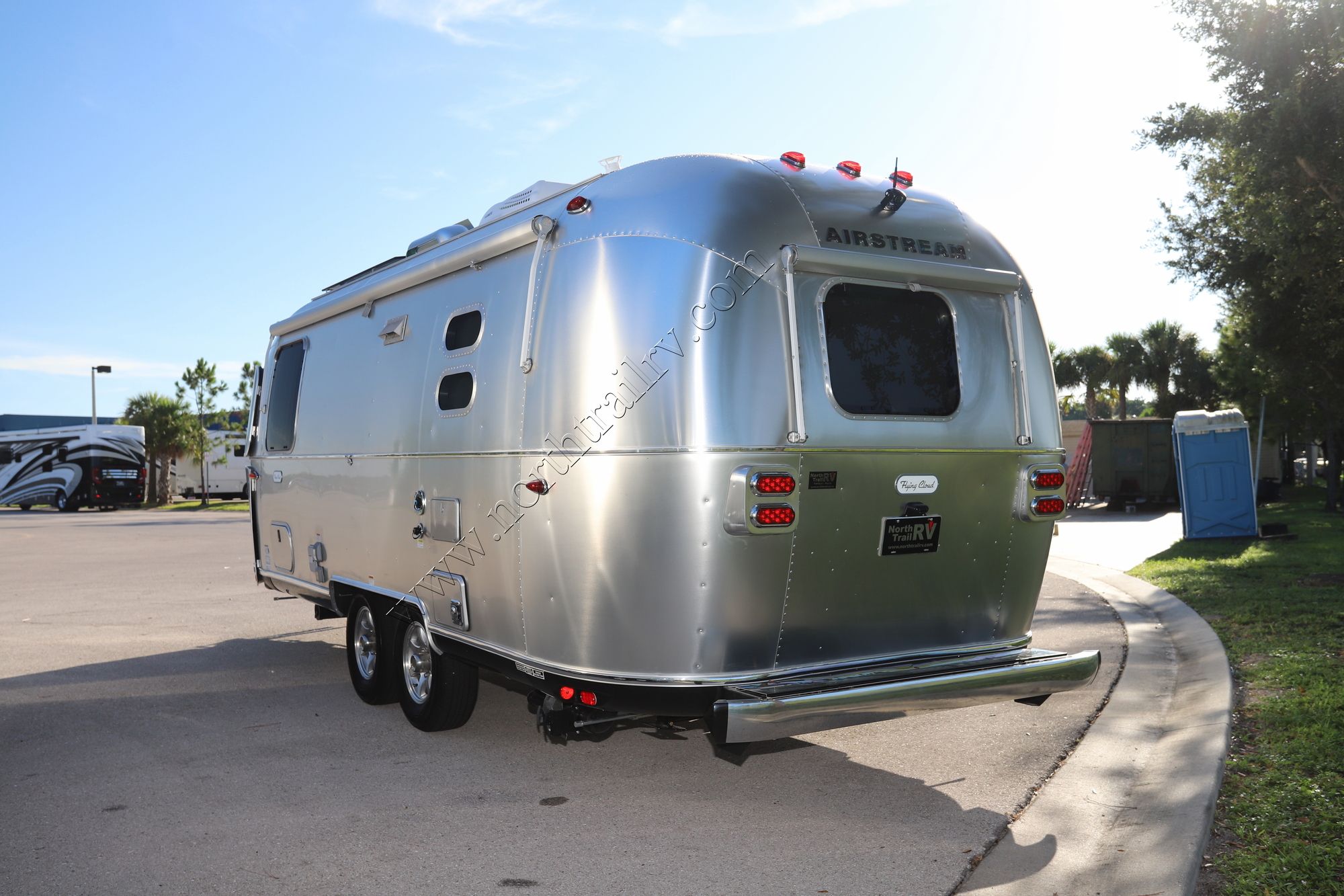 New 2023 Airstream Flying Cloud 23FB Travel Trailer  For Sale