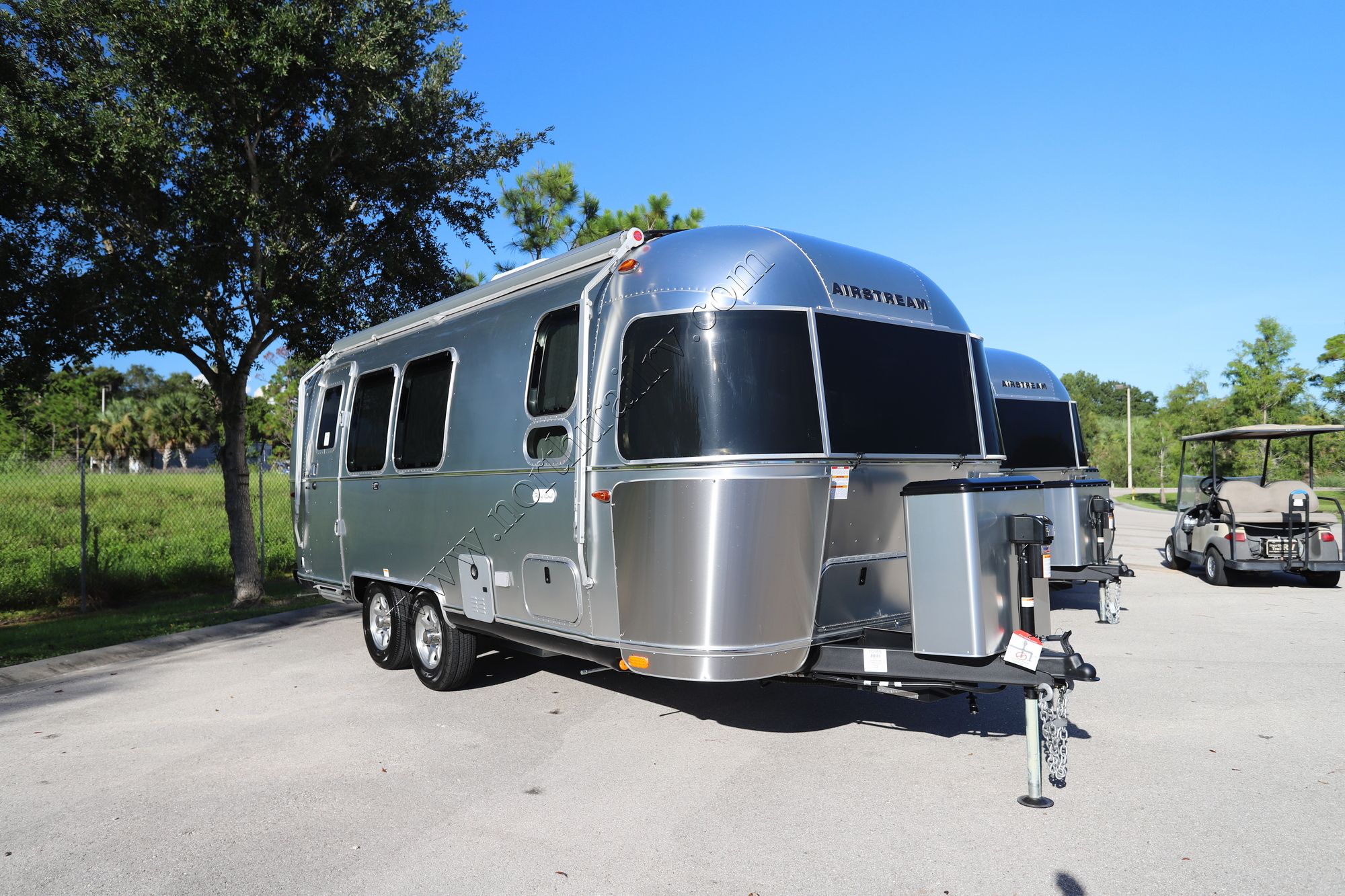 New 2023 Airstream Flying Cloud 23FB Travel Trailer  For Sale