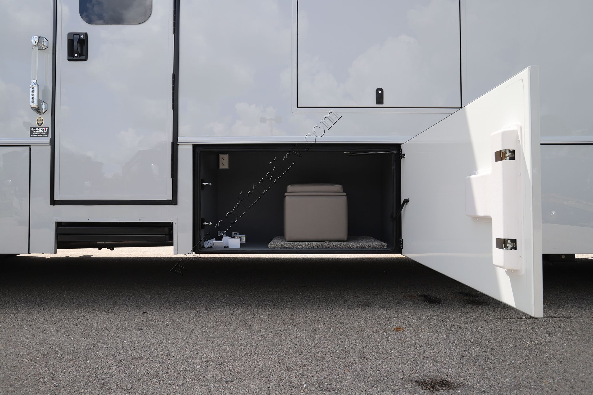 New 2023 Renegade Rv Classic 45CBF Super C  For Sale