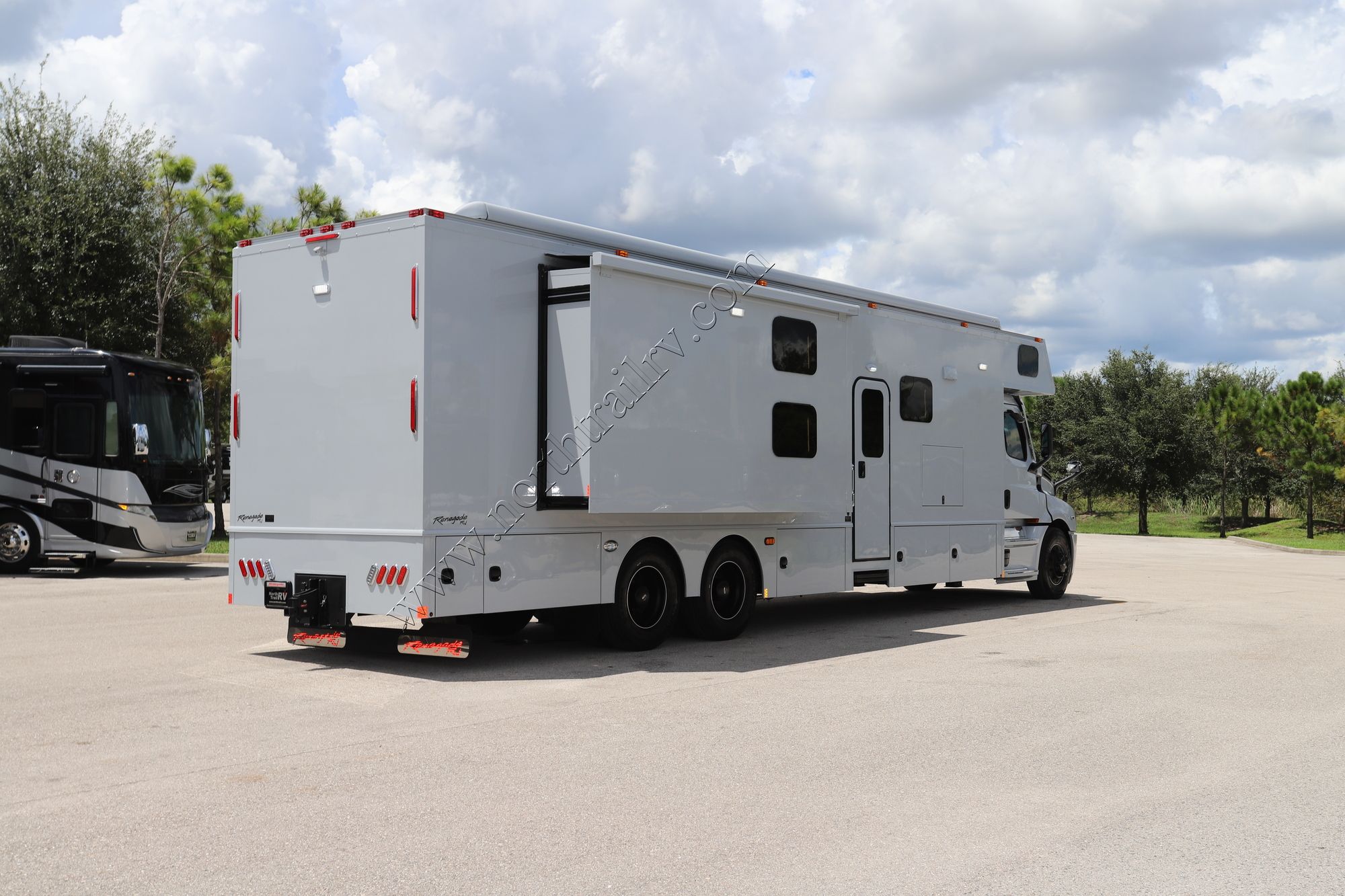 New 2023 Renegade Rv Classic 45CBF Super C  For Sale