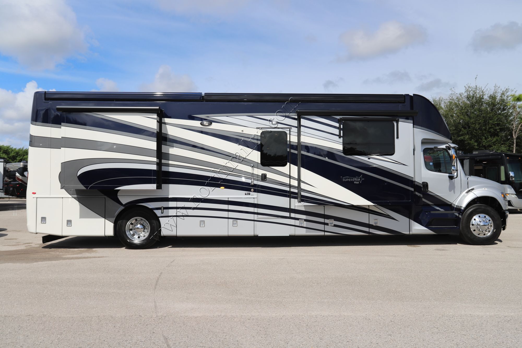 New 2022 Newmar Super Star 4061 Super C  For Sale