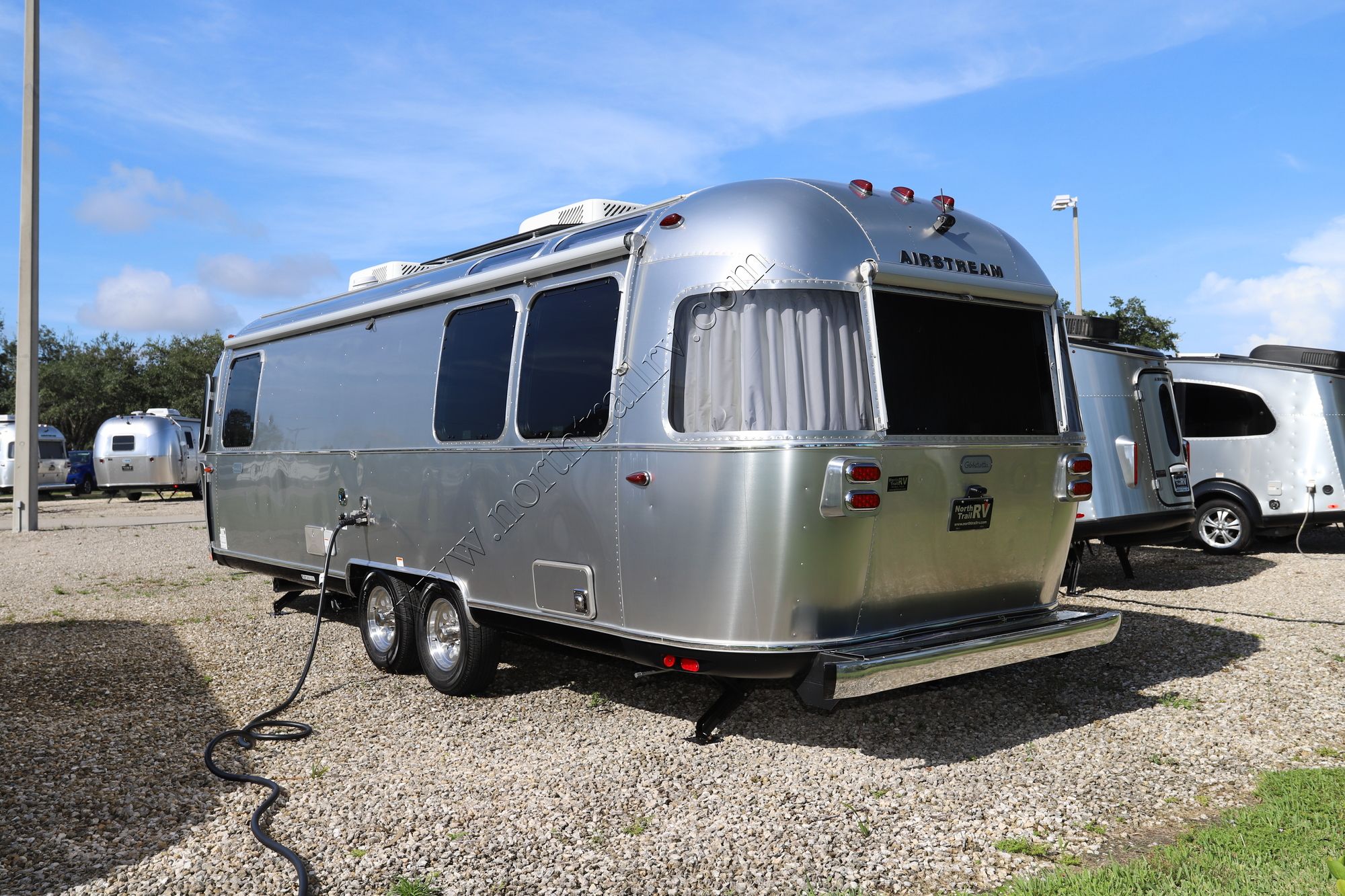 New 2023 Airstream Globetrotter 27FB Travel Trailer  For Sale