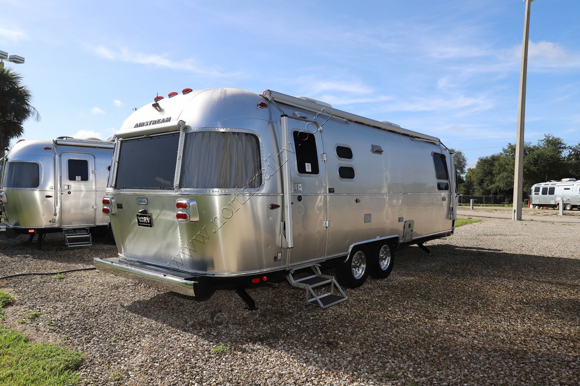 New 2023 Airstream Globetrotter 27FB Travel Trailer  For Sale