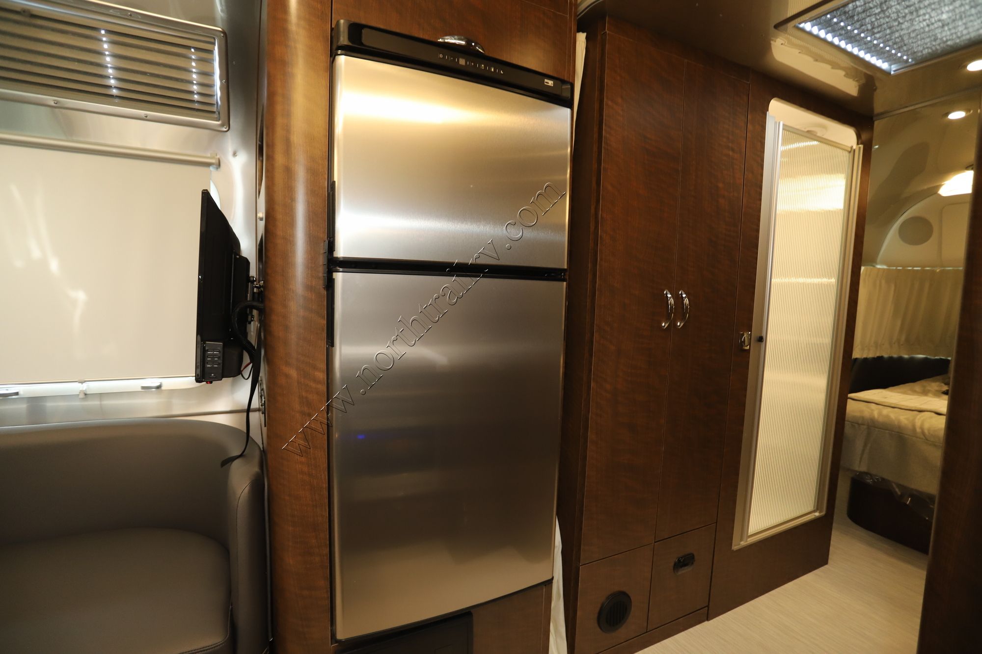 New 2023 Airstream Globetrotter 27FB Travel Trailer  For Sale