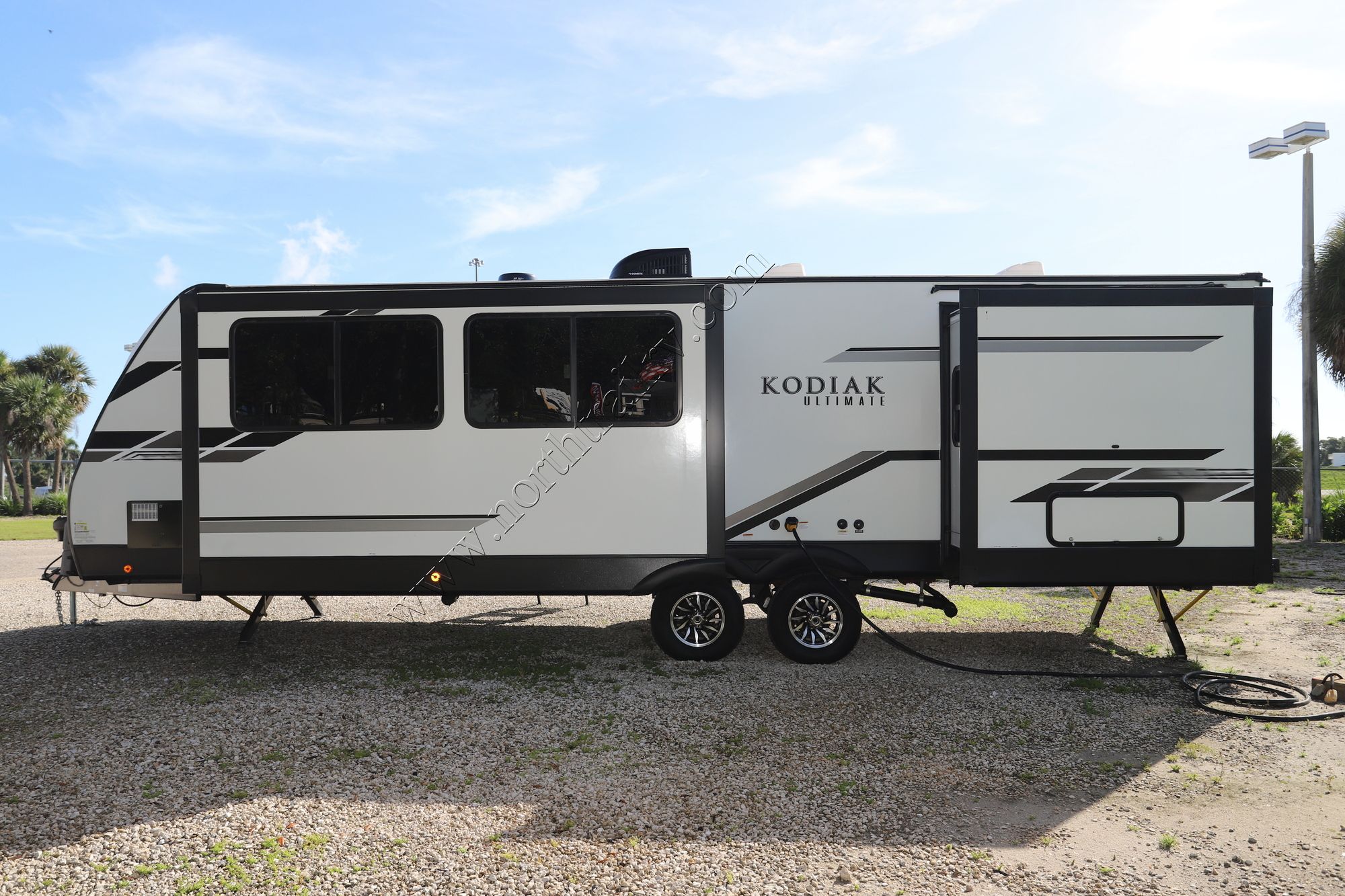 Used 2021 Dutchmen Kodiak 2921 FKDS Travel Trailer  For Sale