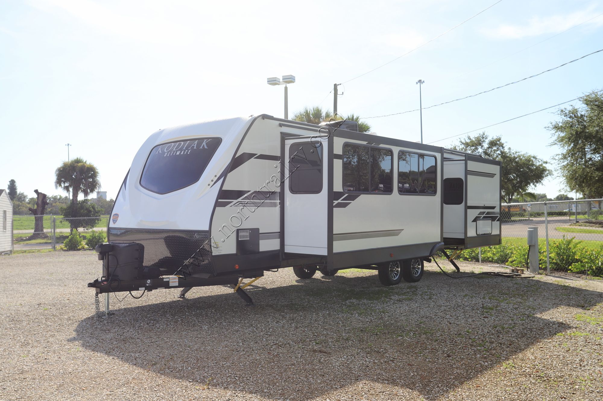 Used 2021 Dutchmen Kodiak 2921 FKDS Travel Trailer  For Sale