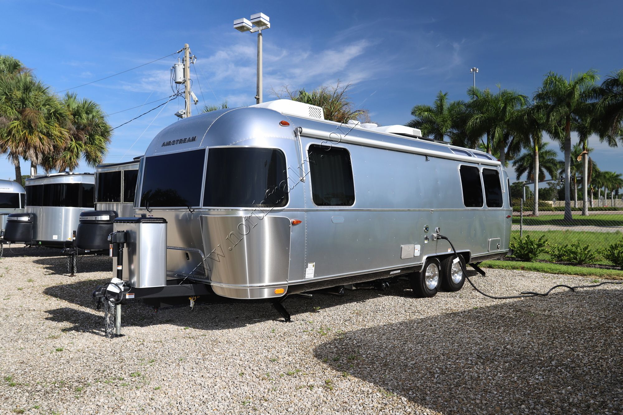 New 2023 Airstream Globetrotter 27FB Travel Trailer  For Sale