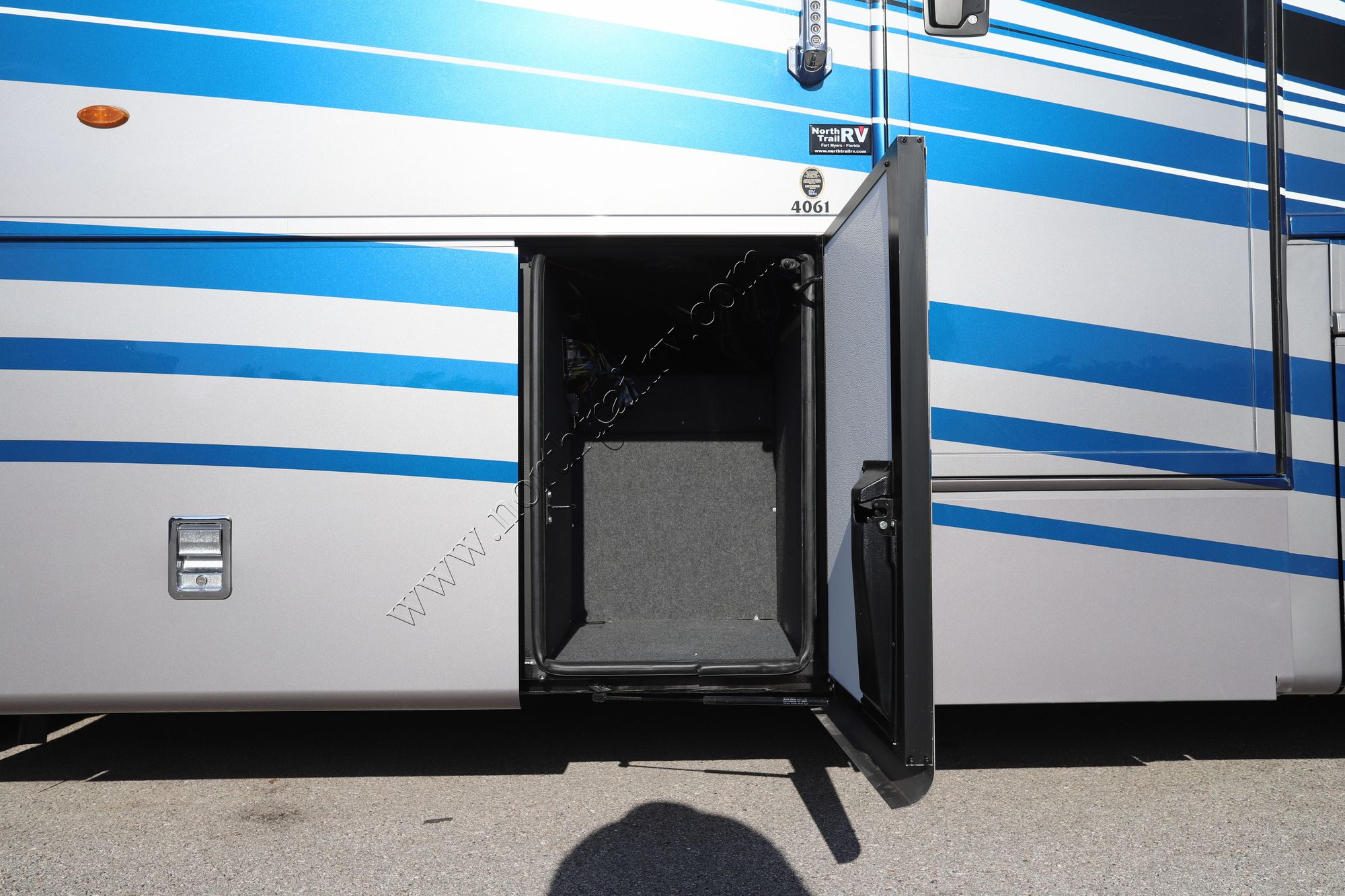 New 2022 Newmar Super Star 4061 Super C  For Sale