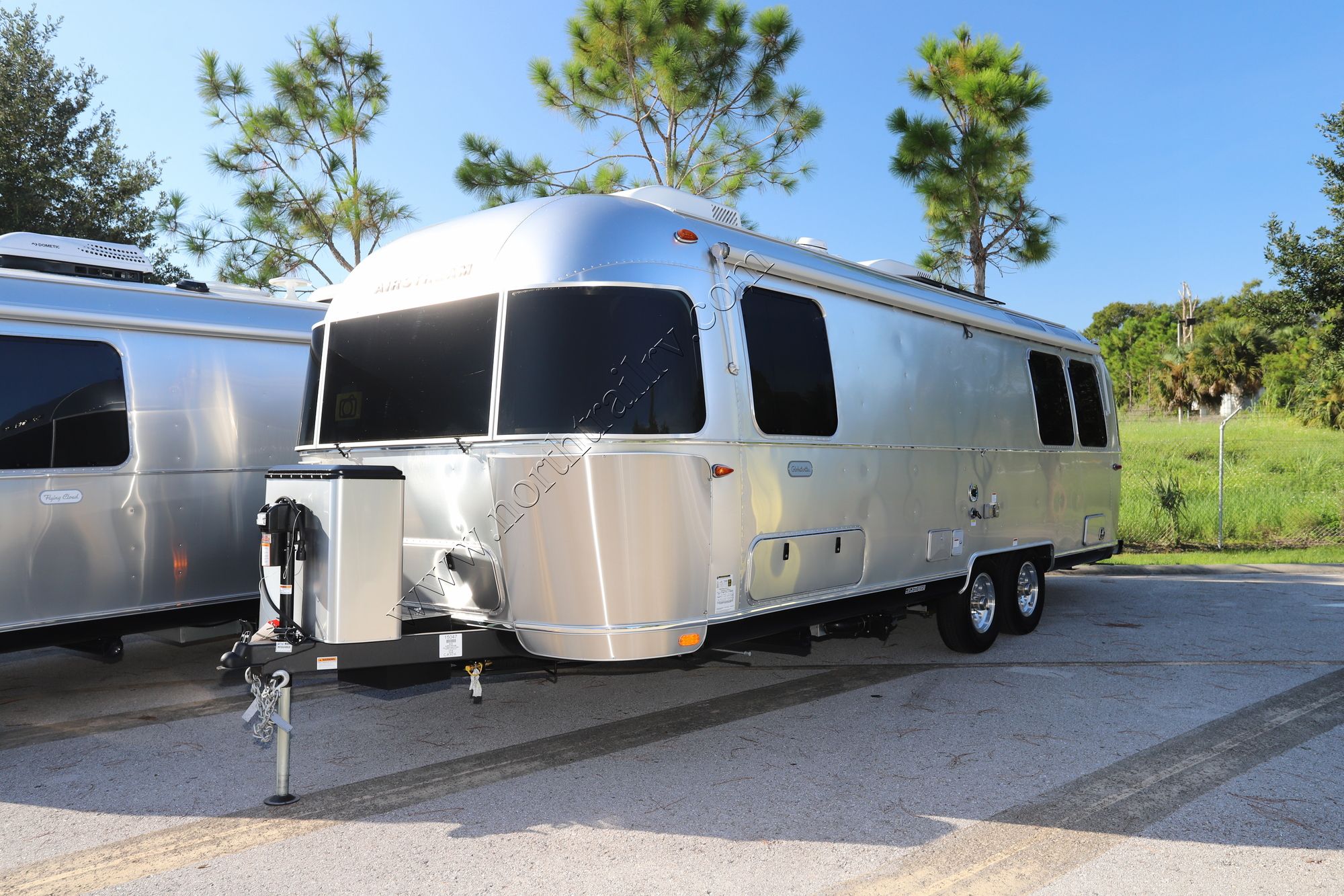 New 2023 Airstream Globetrotter 27FB Travel Trailer  For Sale