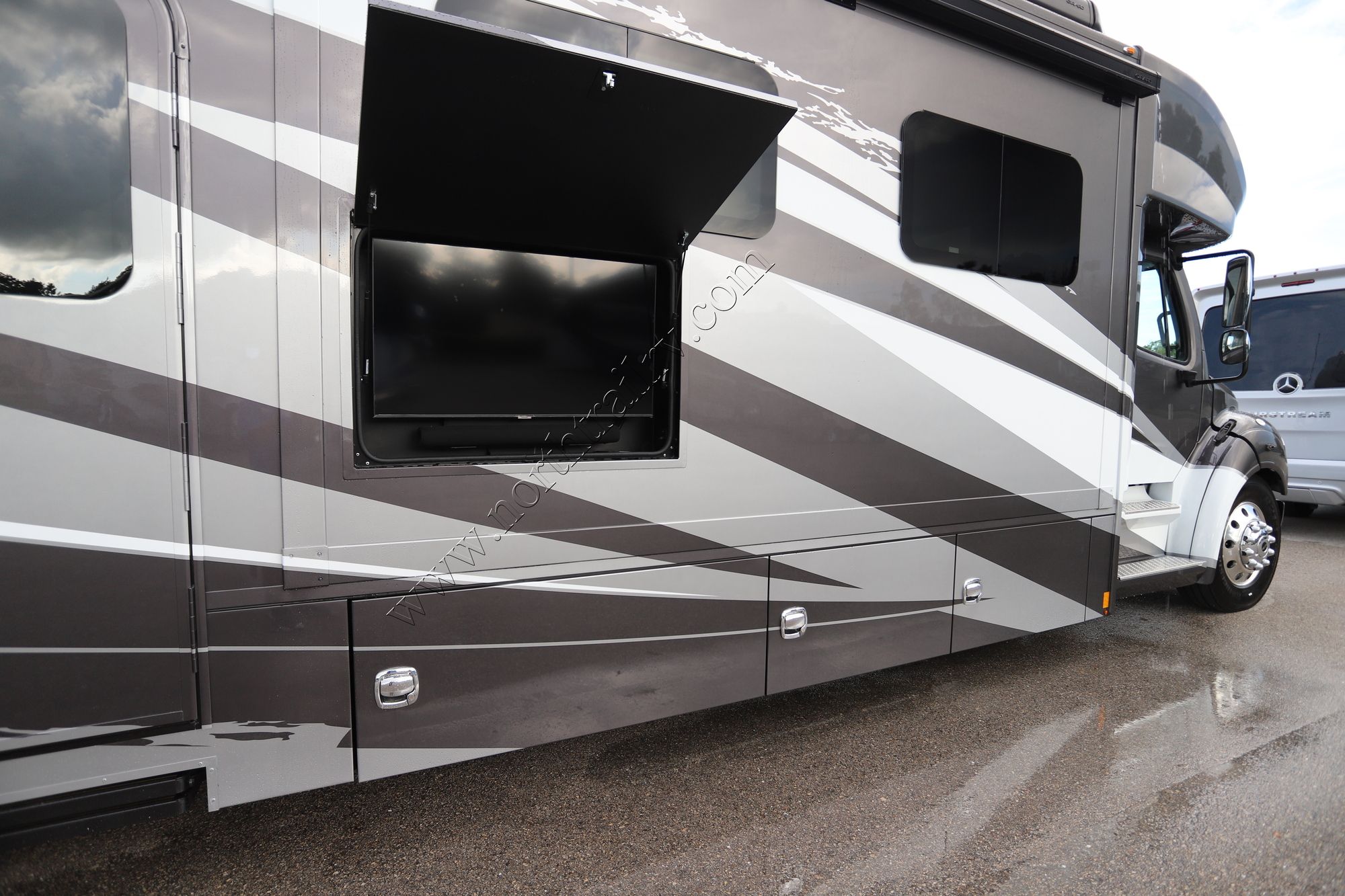 New 2023 Renegade Rv Verona Le 40LRB Super C  For Sale