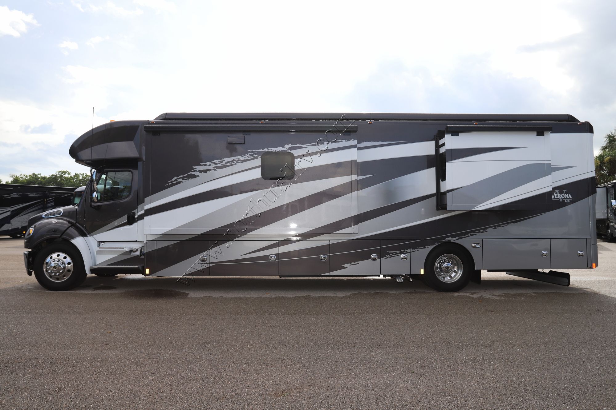 New 2023 Renegade Rv Verona Le 40LRB Super C  For Sale