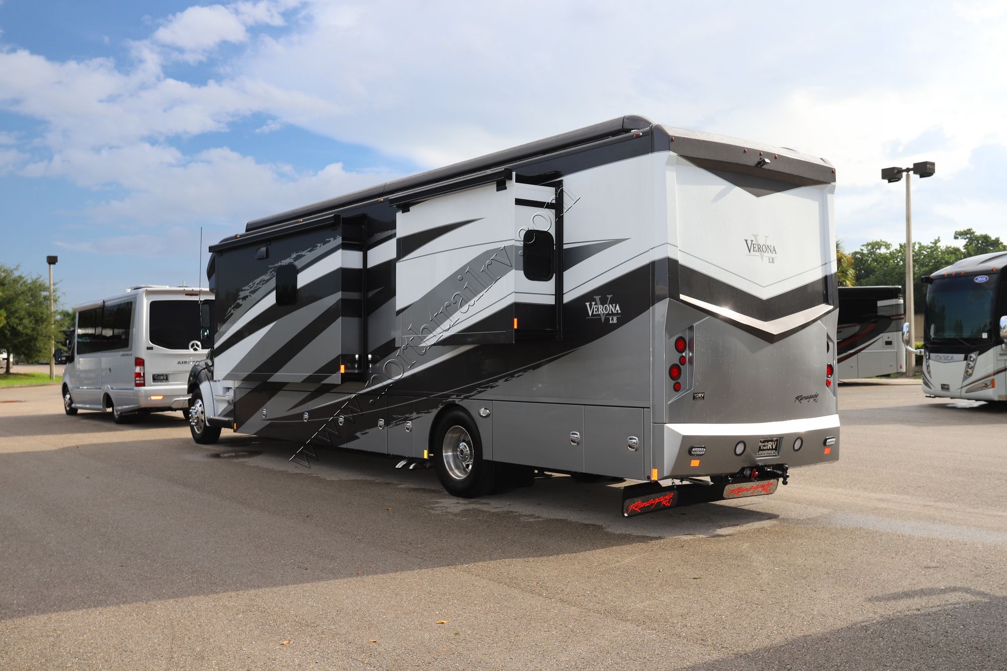 New 2023 Renegade Rv Verona Le 40LRB Super C  For Sale